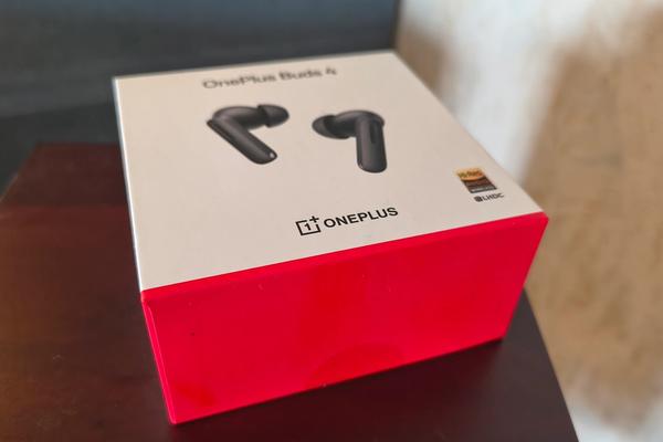 OnePlus Buds 4 - överraskar på alla plan