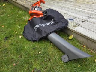 Husqvarna 120iBV - kombinerad lövsug och lövblås