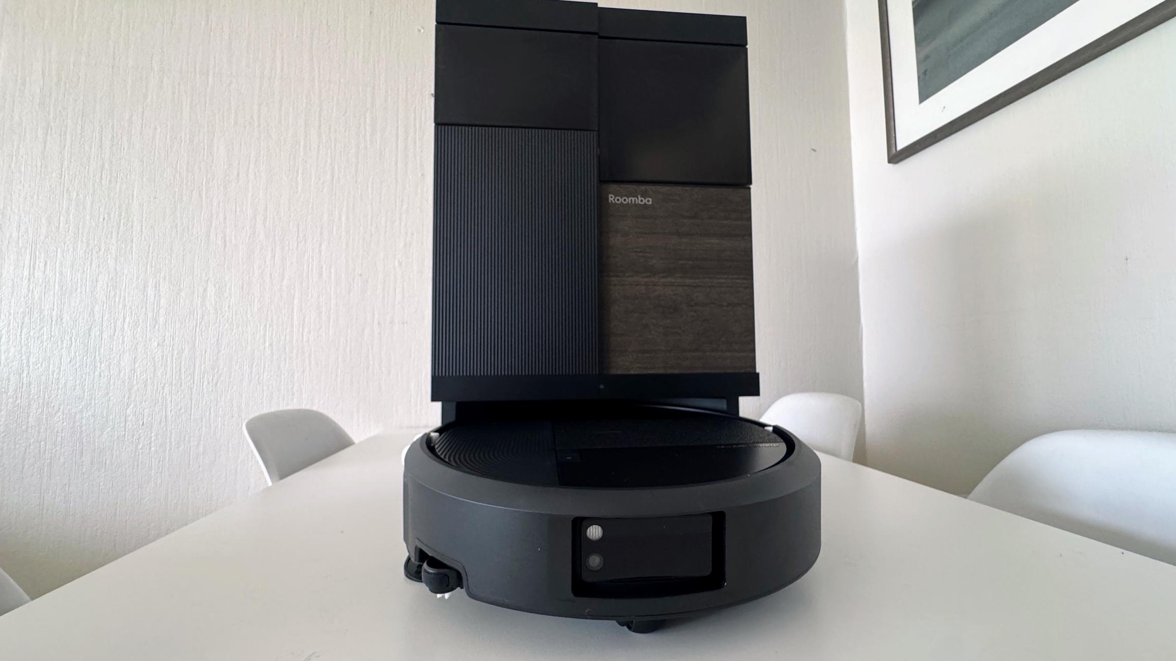 iRobot Roomba Plus 575 Combo Robot + AutoWash Dock