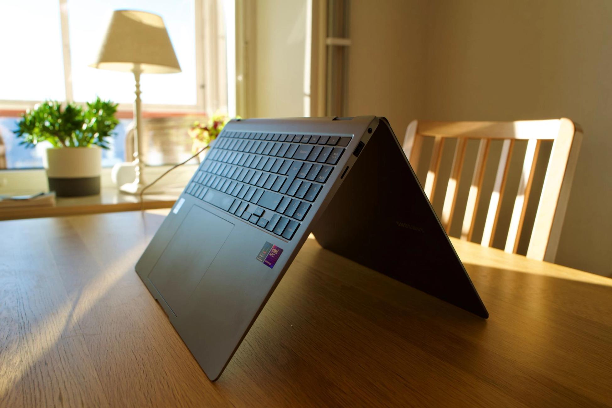 Samsung Galaxy Book5 360 vikt ca 270 grader