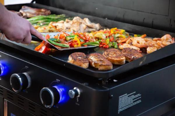 Bästa planchagrill - grill med stekbord