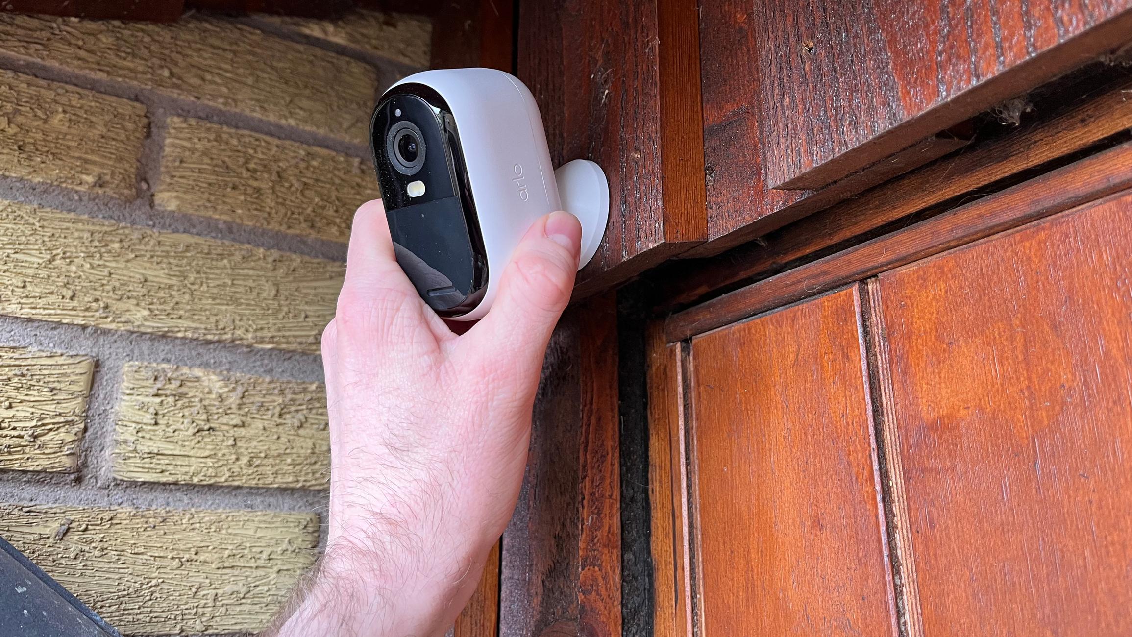 Arlo Essential 2