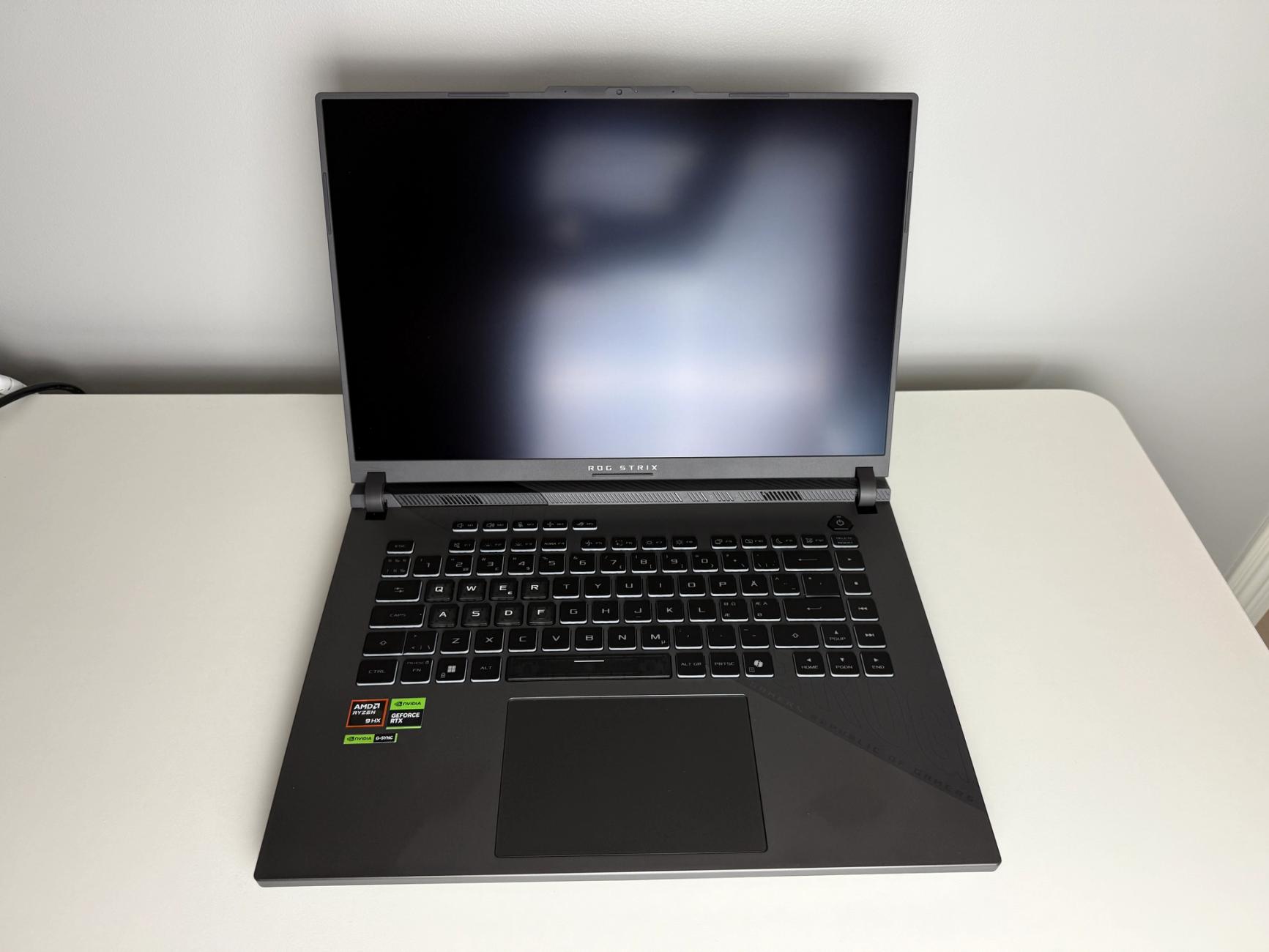 Strix G16 2025
