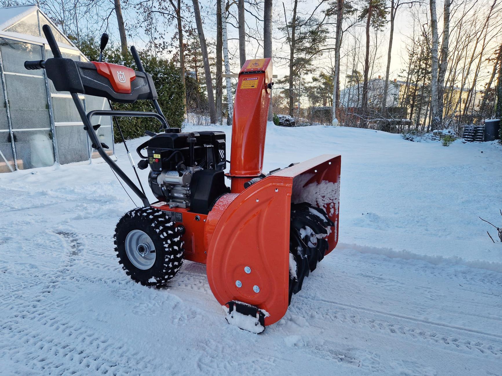 Husqvarna Snöslunga ST124 - effektiv, robust och lättkörd