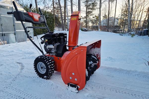 Husqvarna Snöslunga ST124 - effektiv, robust och lättkörd