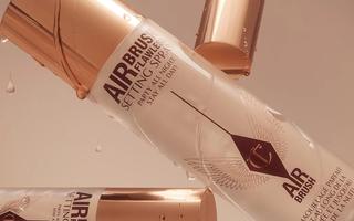 Godt å vite om Charlotte Tilbury Airbrush Flawless Setting Spray