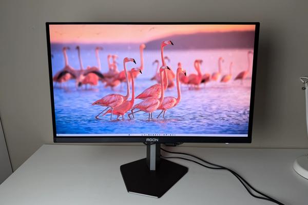 AOC AGON PRO AG276UZD - Maxad bildkvalitet i kompakt format