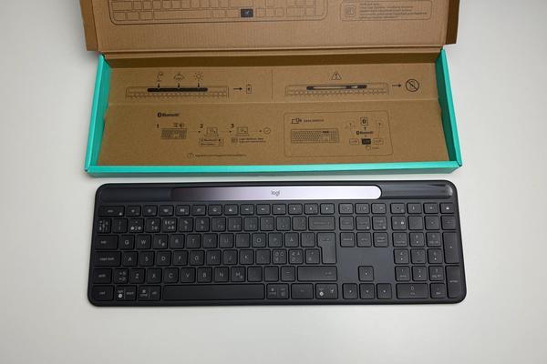 Logitech Slim Solar+