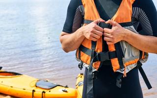 Så väljer du rätt flytväst