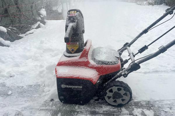 Husqvarna ST 143i - Lille snefryser der overrasker positivt