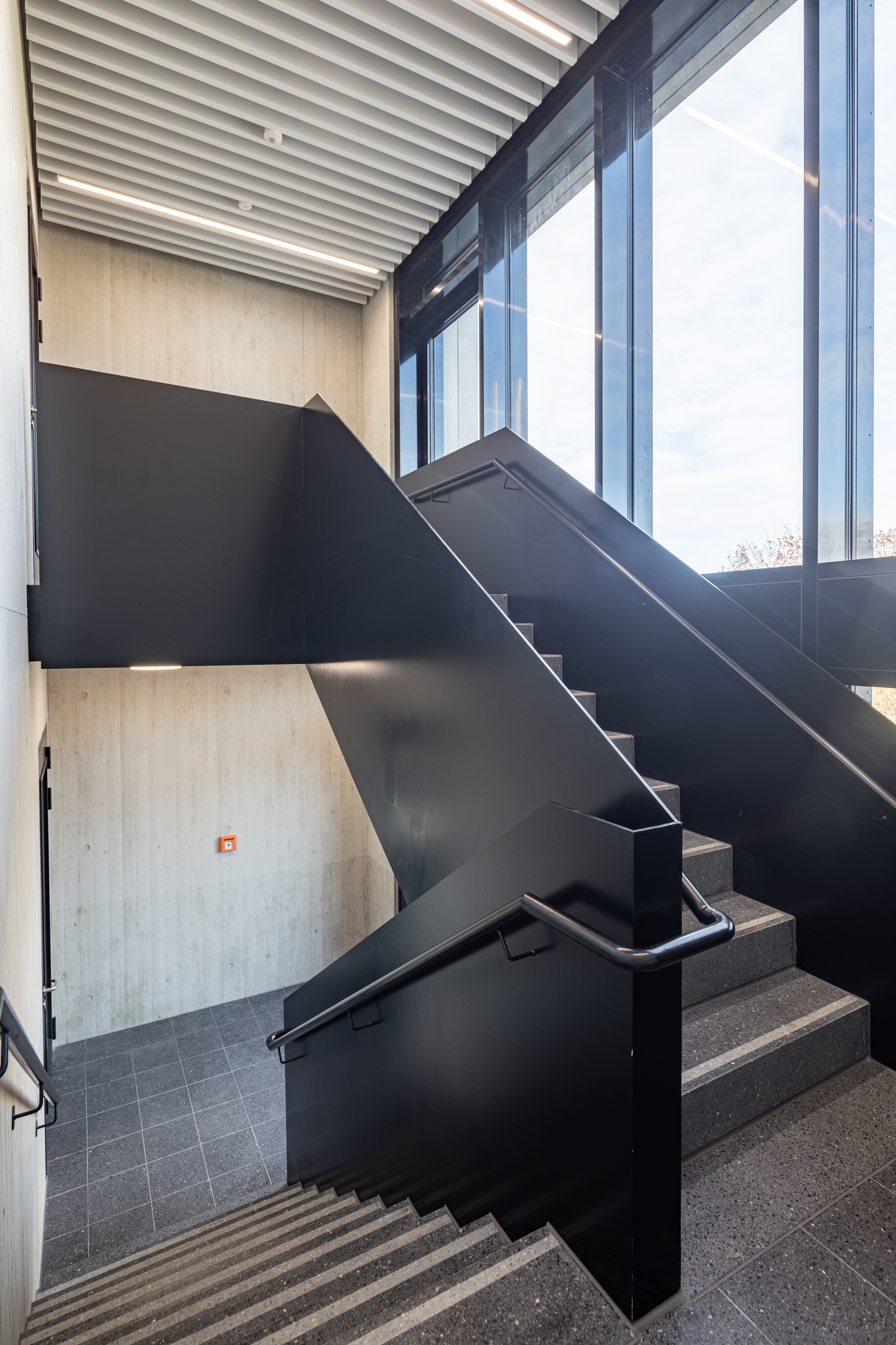 Treppe Stahl Design Detail Architektur Bauindustriezentrum