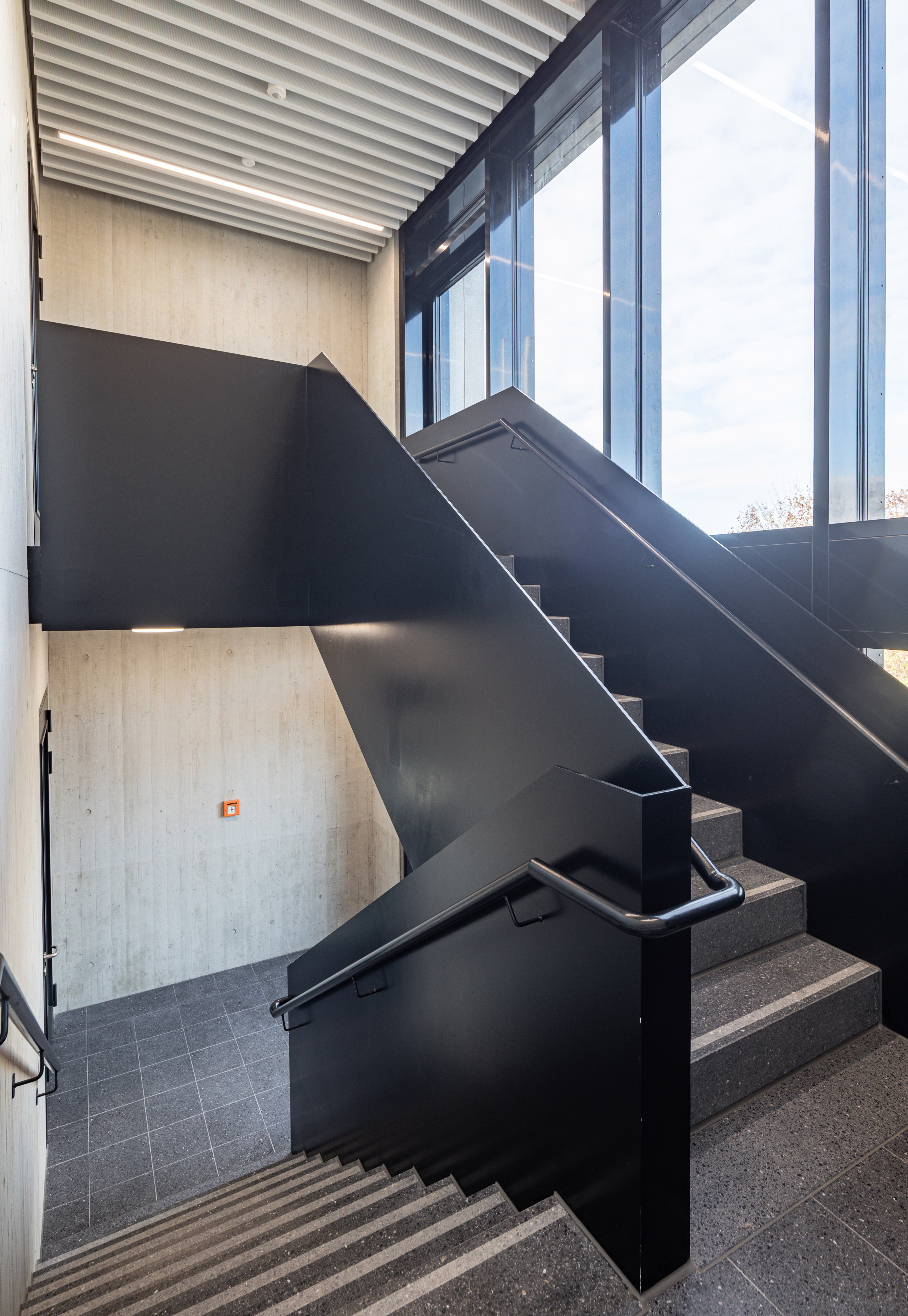 Treppe Stahl Design Detail Architektur Bauindustriezentrum