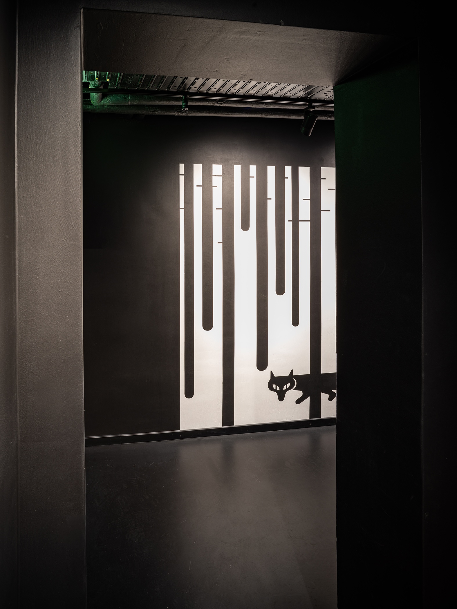 Lehmann Tabillion Castorph Umbau Sanierung Innenausbau denkmalgerecht Showroom Erco Leuchten Jung Lichtschalter Licht Regal Setzkasten Sitzbank weiß Jab Anstoetz 