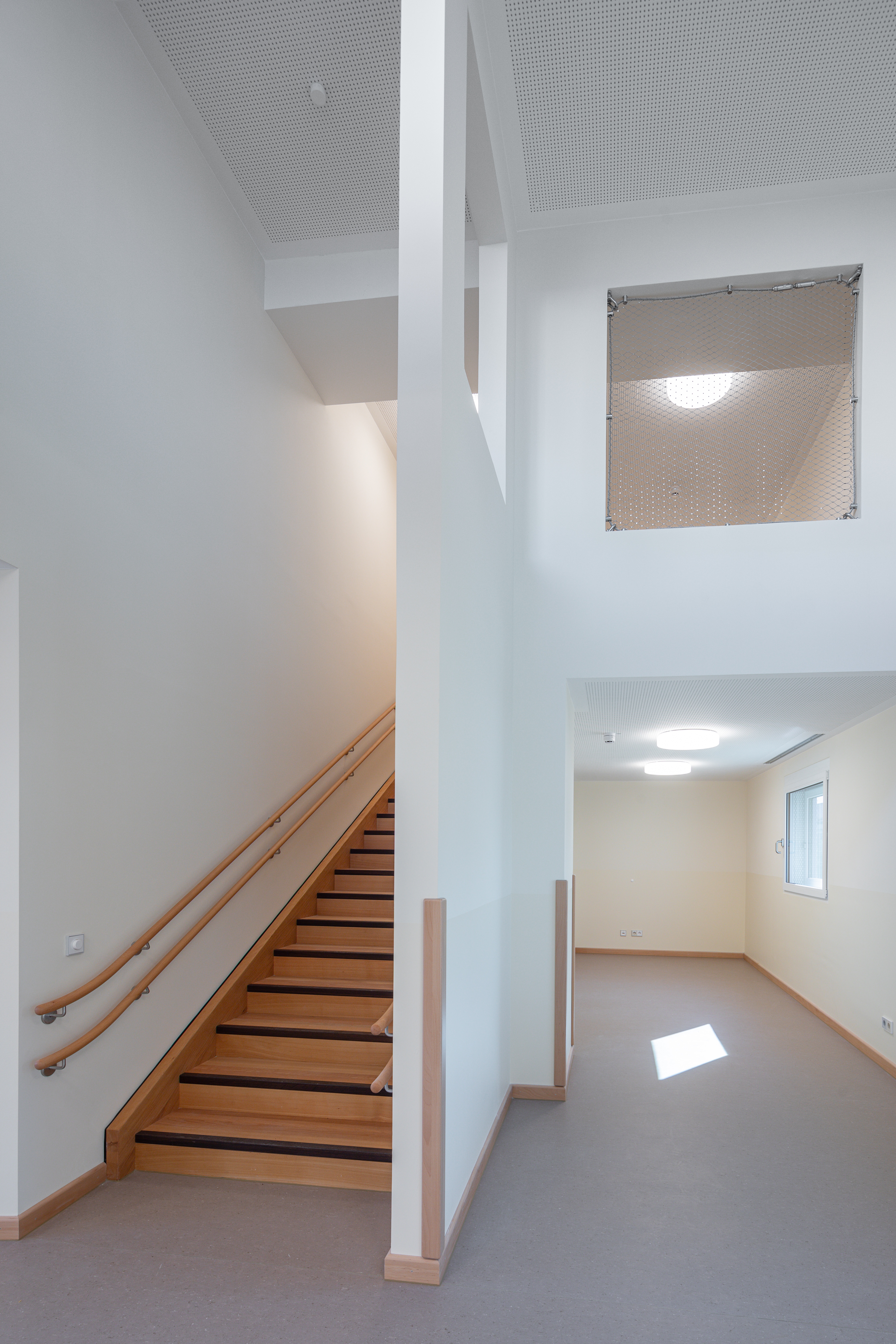 Goetz Castorph Lehmann Tabillion Architektur Städtebau München Allach Diamalt Park Loggia Beton Fertigteile Malzym Schallschutz Glas bedruckt Kita Tiefgarage Leitsystem neon