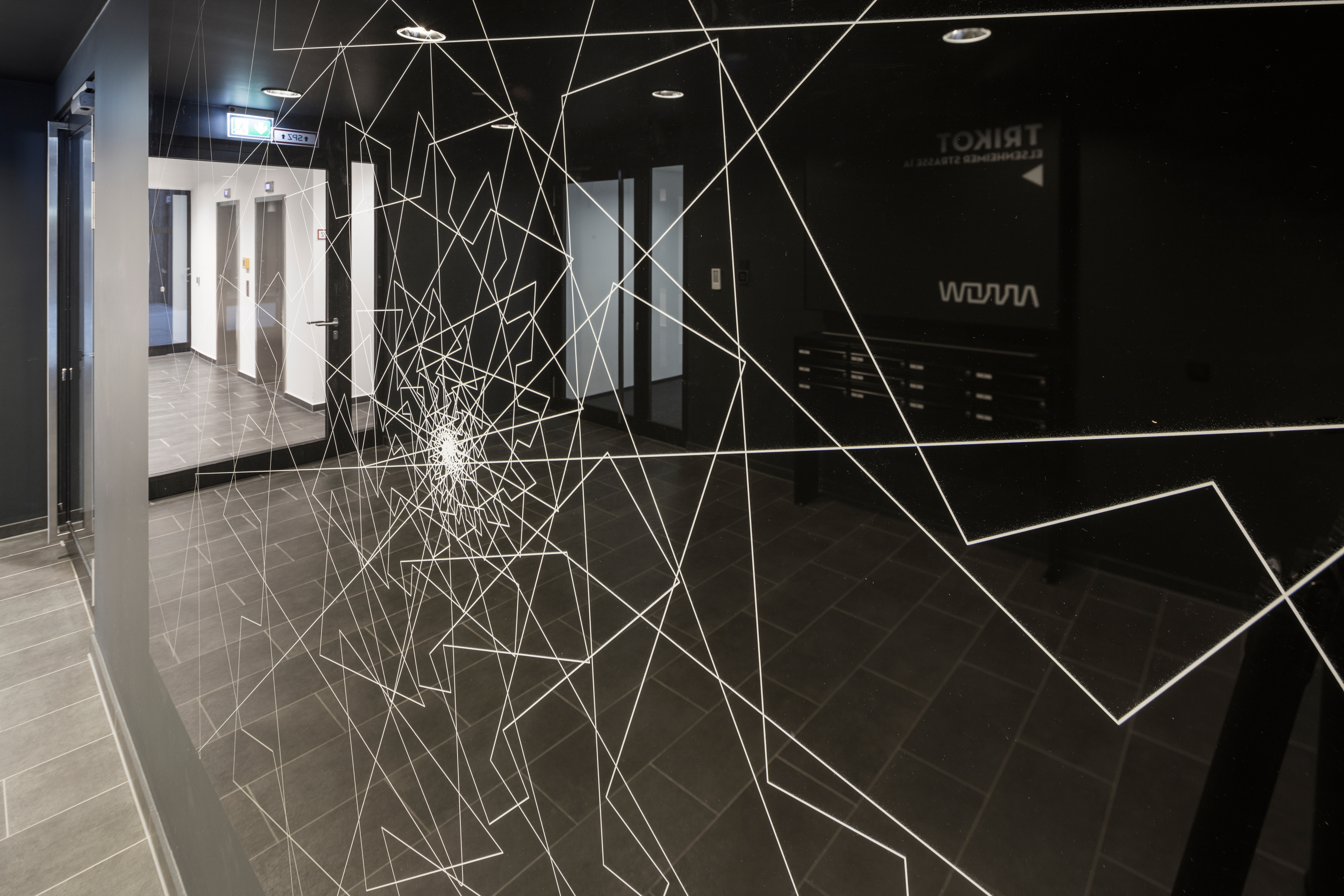 Goetz Castorph Lehmann Tabillion Architektur Städtebau Bürogebäude Landsbergerstr. München Elsenheimerstr. Arrow Trikot Streifen Fassade Lamellen Linien schwarz Städtebau Tiefgarage Friedenheimer Brücke Innenraumgestaltung