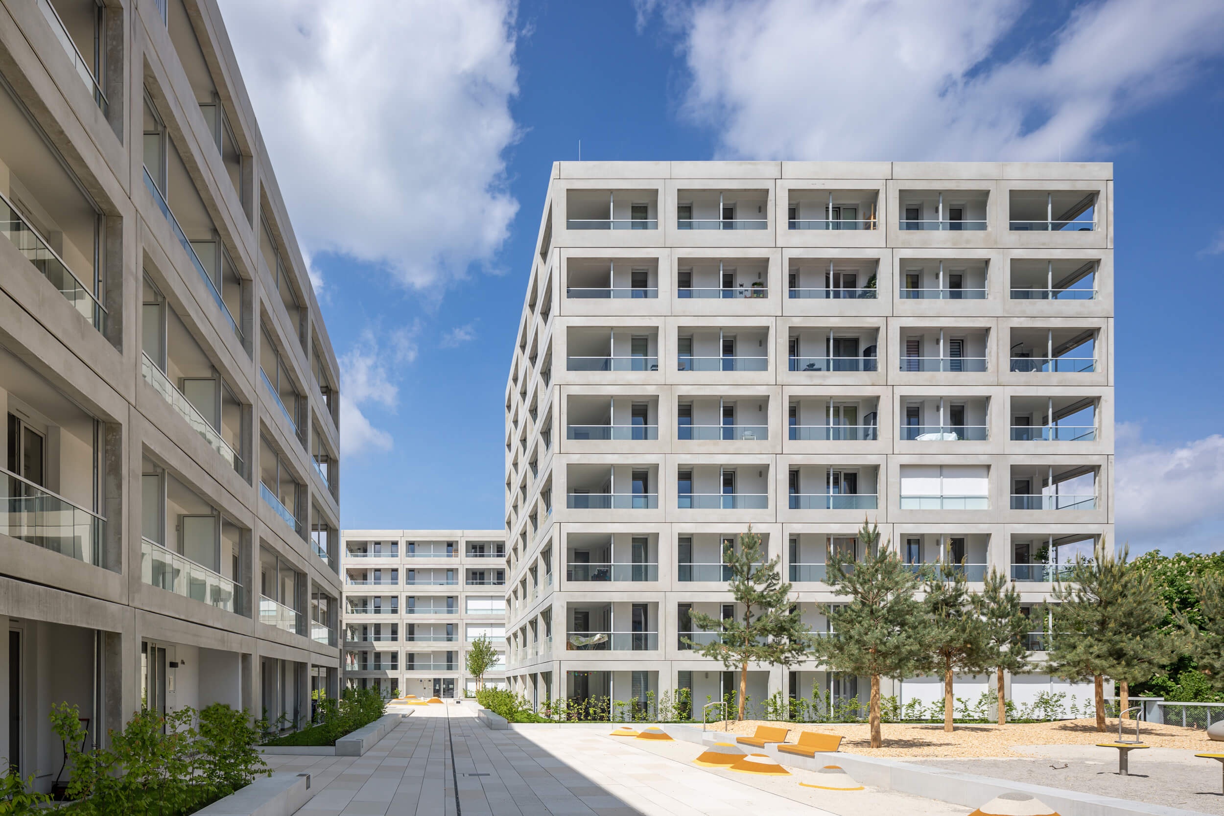 Goetz Castorph Lehmann Tabillion Architektur Städtebau München MAN Allach Gerberau Esplanade Beton Fertigteile umlaufend Balkone Sonnenschutz Rahmenelemente Punkthäuser Häusergruppe Loggien grün Park wohnen Quartier Plattform Fassadenansichten