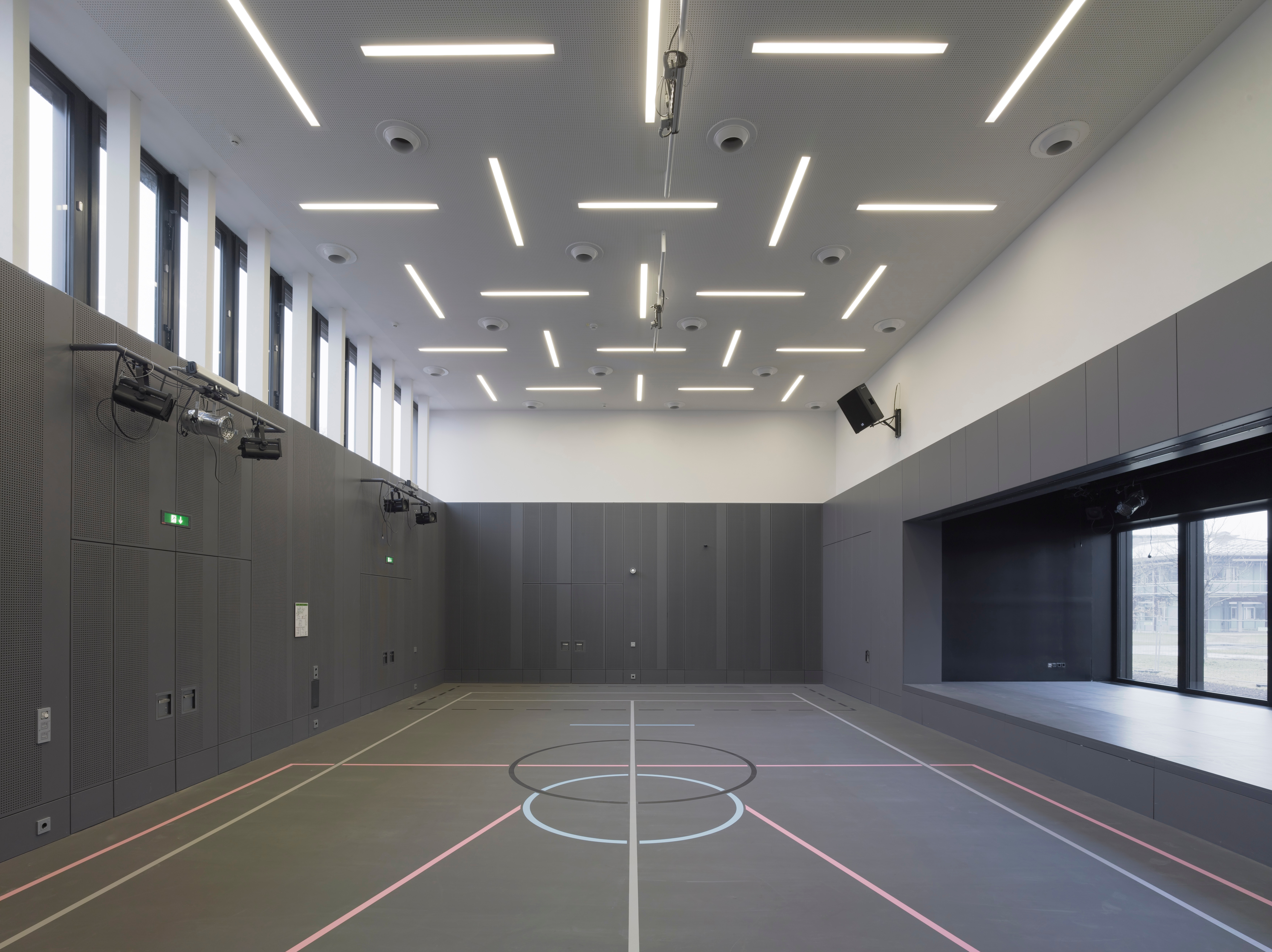 Goetz Castorph Lehmann Tabillion Architektur Städtebau München Starnberg Jugendzentrum Neubau Nepomuk Kamin Turnhalle Sporthalle Laterne