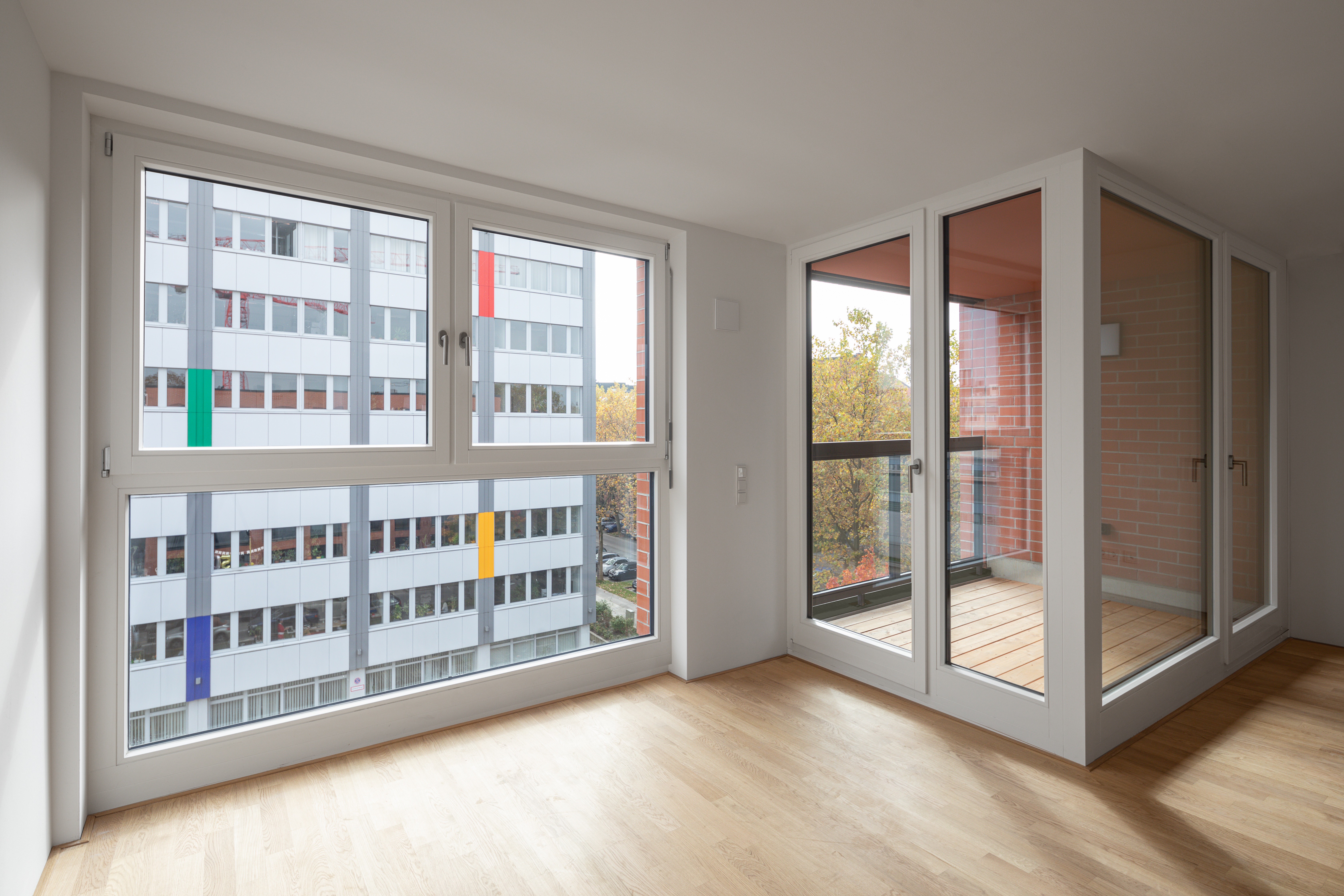 Goetz Castorph Lehmann Tabillion Architektur Städtebau München Ziegel rot Loggien Mehrfamilienhaus Sonnenschutz Klinker Fassade