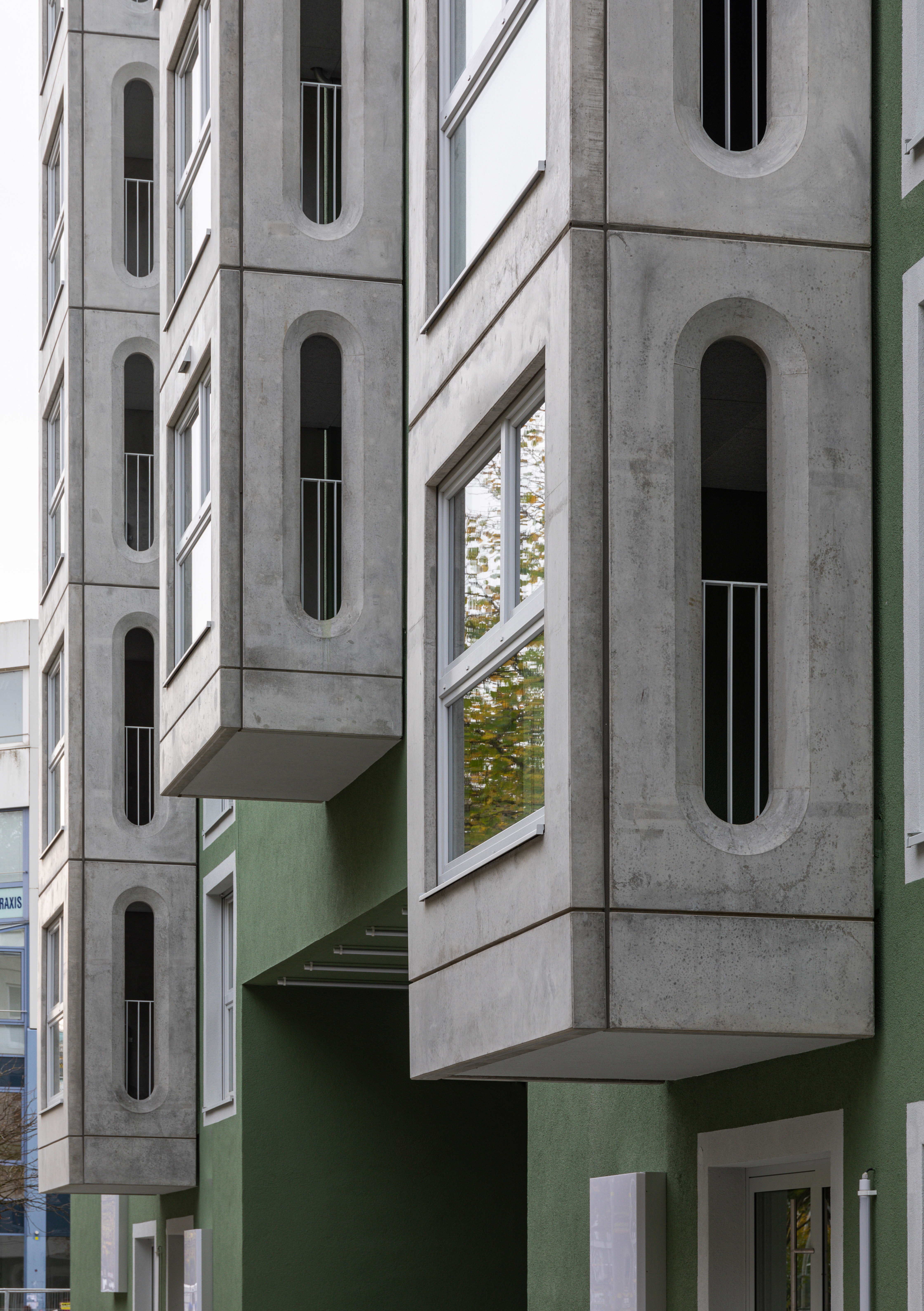 Goetz Castorph Lehmann Tabillion Architektur Städtebau München grün Balkone Raute Karo auskragend Dachterrase Mehrfamilienhaus Neubau Wohnen Visualisierung