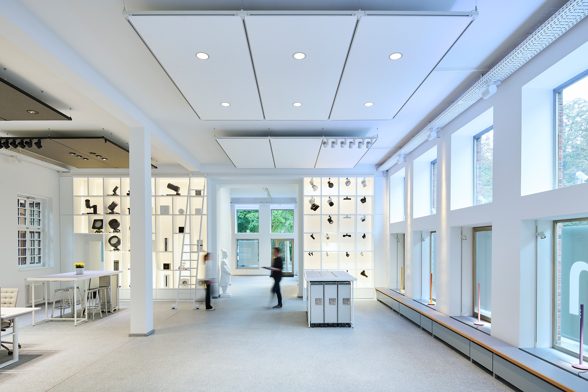 Lehmann Tabillion Castorph LTC LTundC Showroom Bergmannstr Innenausbau Ladenausbau Licht Leuchten Erco Jung Schaufenster Ledigenheim