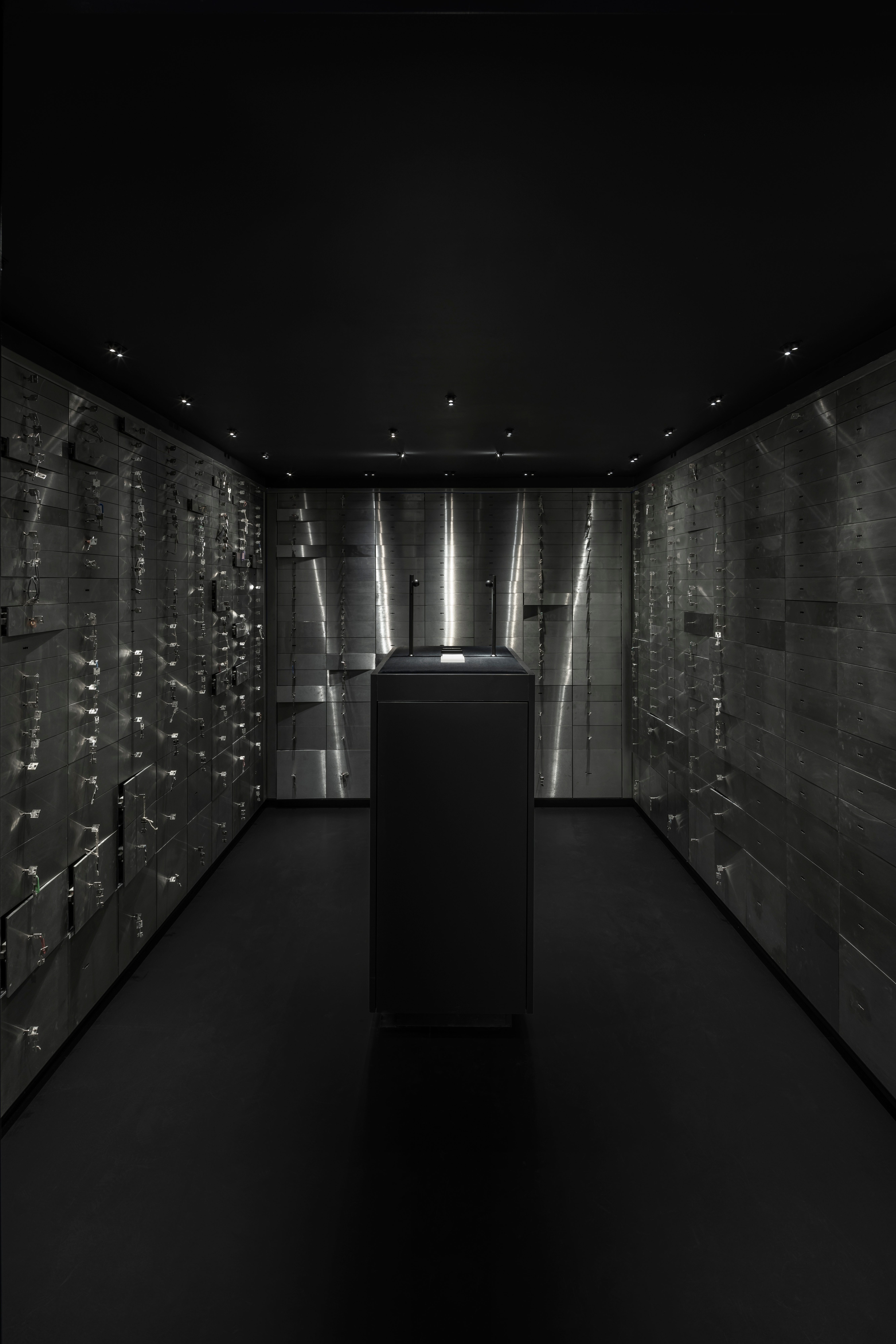 Tresor Hypo Vereins Bank Schließfächer Architektur Showroom Erco Leuchten JUNG Schalter Architektur Lehmann Tabillion Castorph