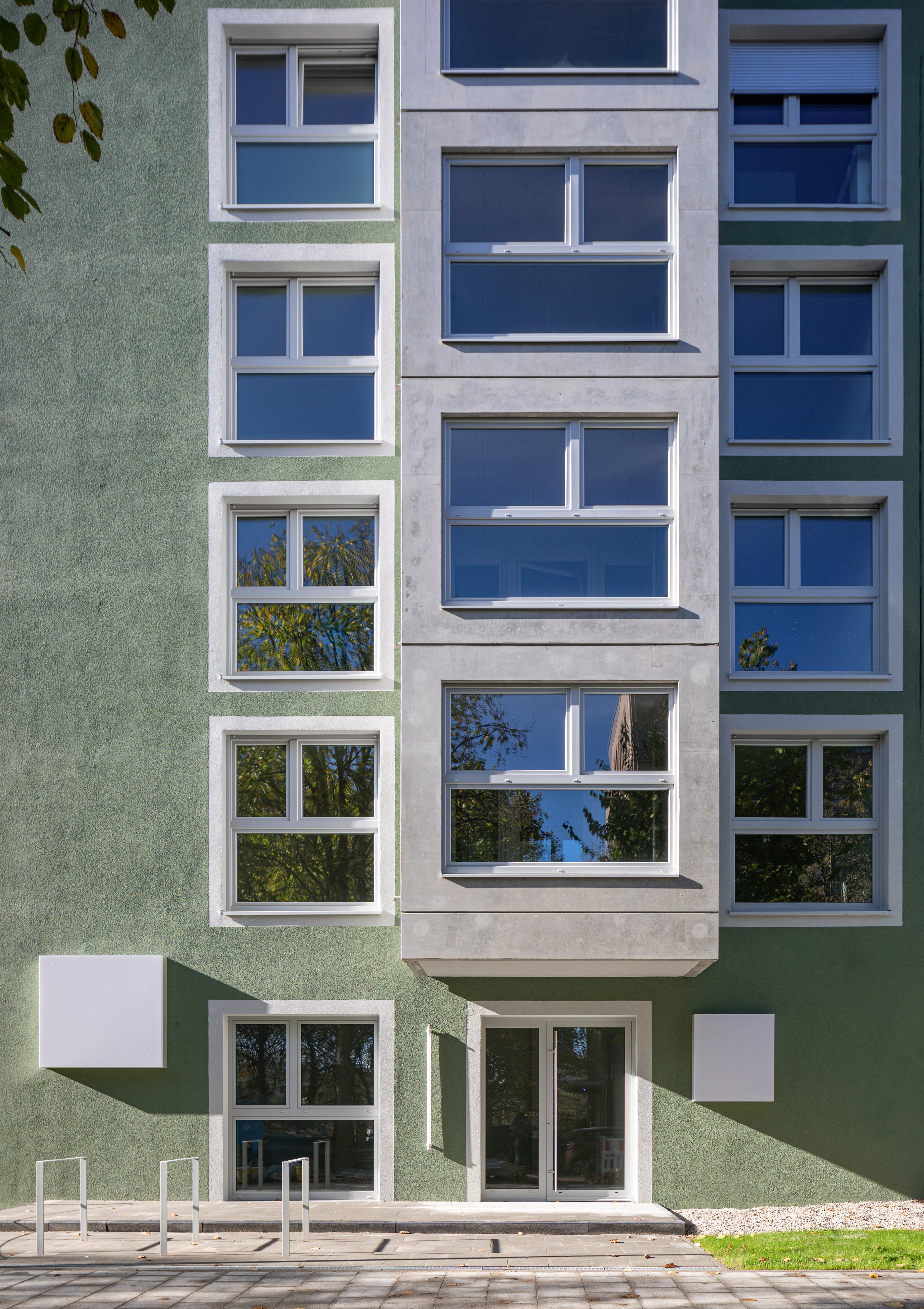 Goetz Castorph Lehmann Tabillion Architektur Städtebau München grün Balkone Raute Karo auskragend Dachterrase Mehrfamilienhaus Neubau Wohnen Schwarzplan