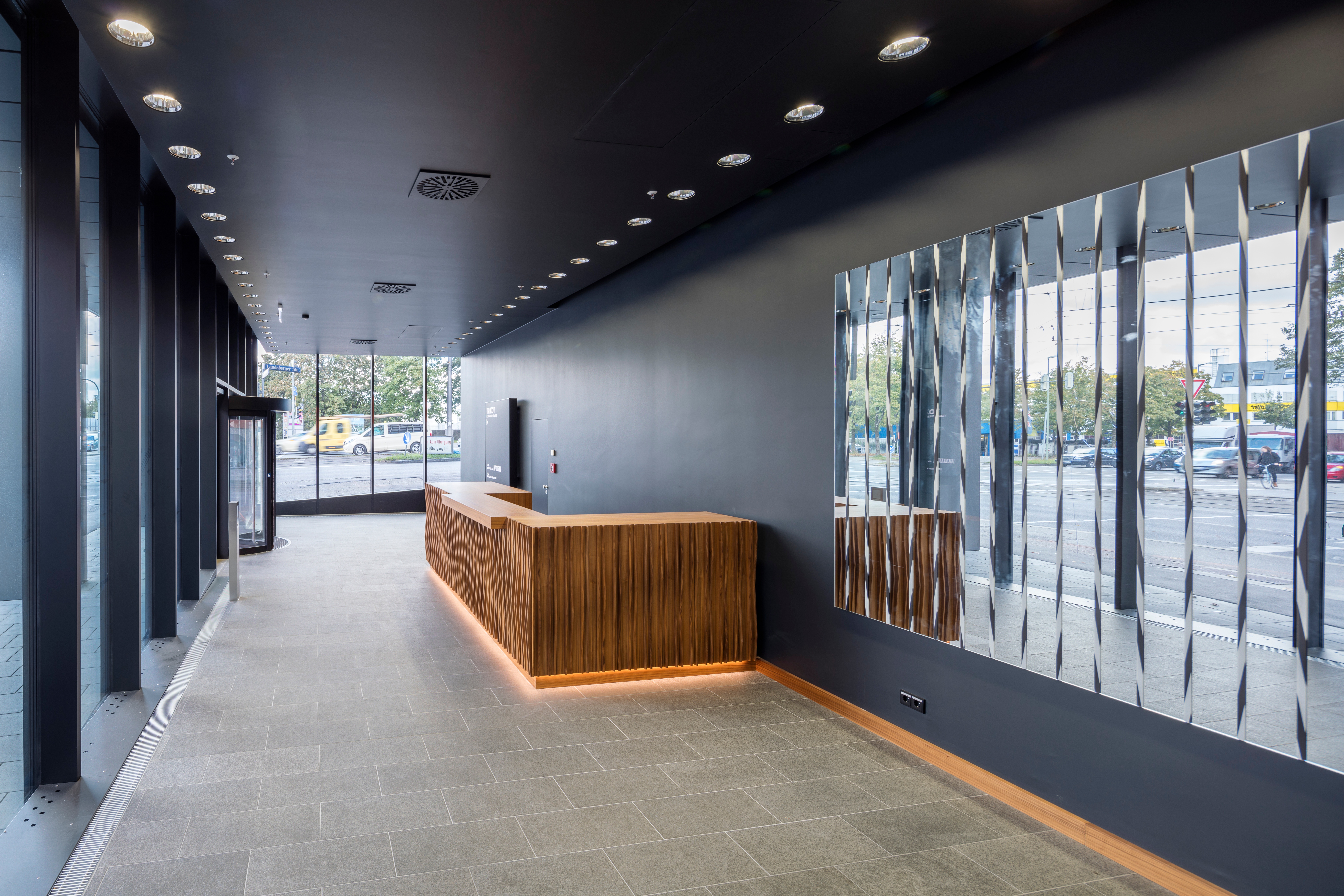 Goetz Castorph Lehmann Tabillion Architektur Städtebau Bürogebäude Landsbergerstr. München Elsenheimerstr. Arrow Trikot Streifen Fassade Lamellen Linien schwarz Städtebau Tiefgarage Friedenheimer Brücke