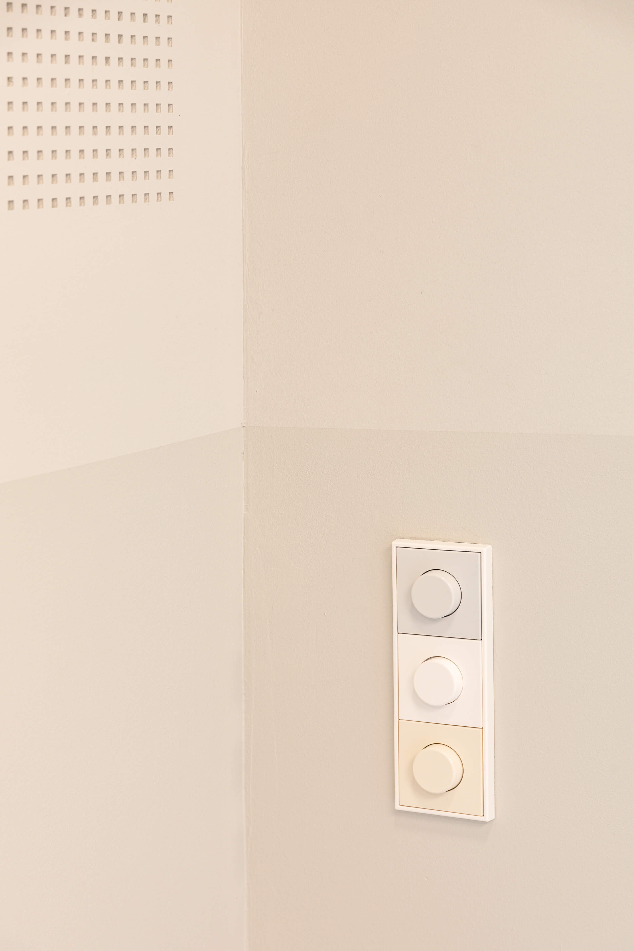 Goetz Castorph Lehmann Tabillion Architektur Städtebau München Allach Diamalt Park Loggia Beton Fertigteile Malzym Schallschutz Glas bedruckt Kita Tiefgarage Leitsystem neon