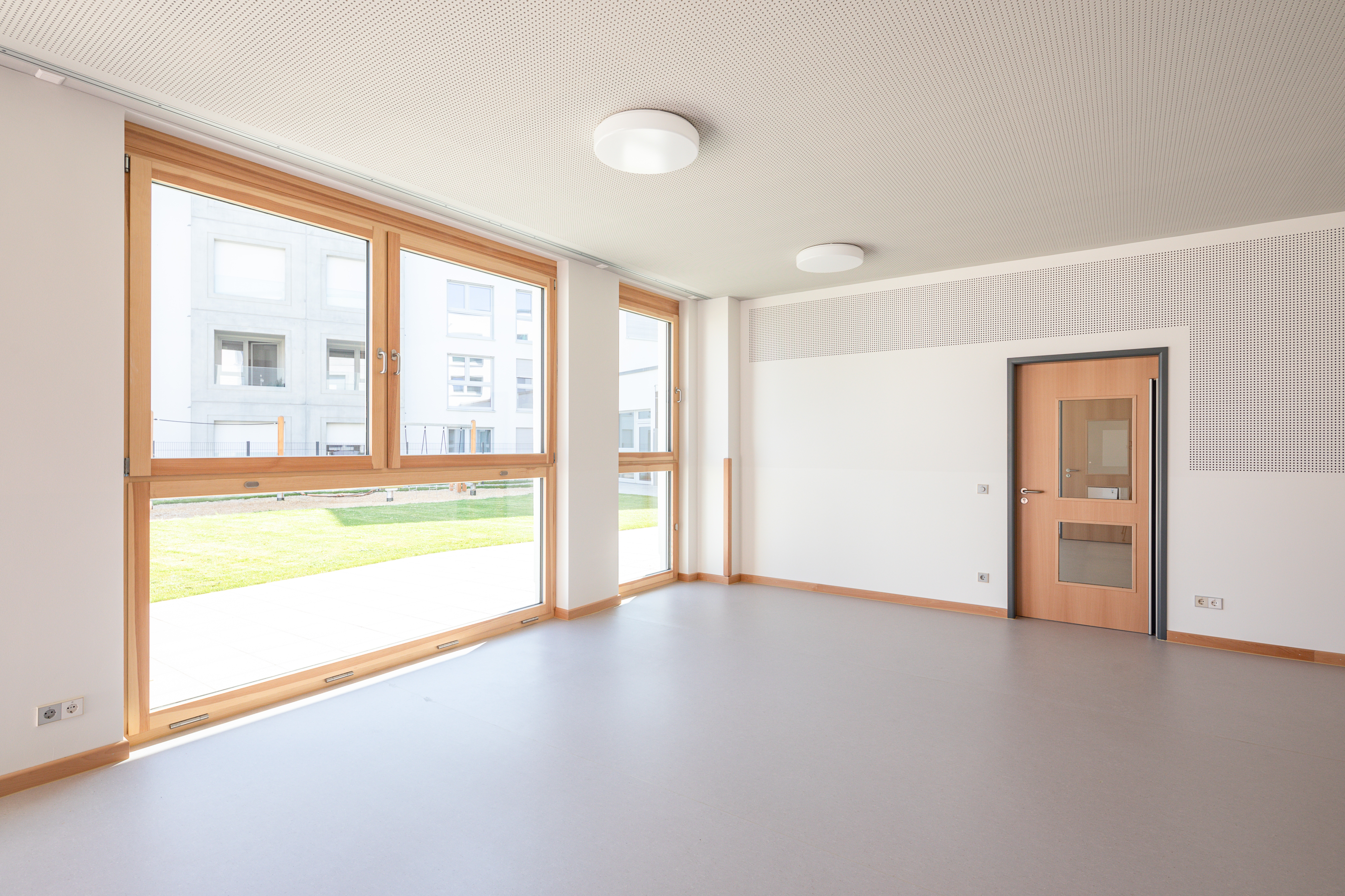 Goetz Castorph Lehmann Tabillion Architektur Städtebau München Allach Diamalt Park Loggia Beton Fertigteile Malzym Schallschutz Glas bedruckt Kita Tiefgarage Leitsystem neon