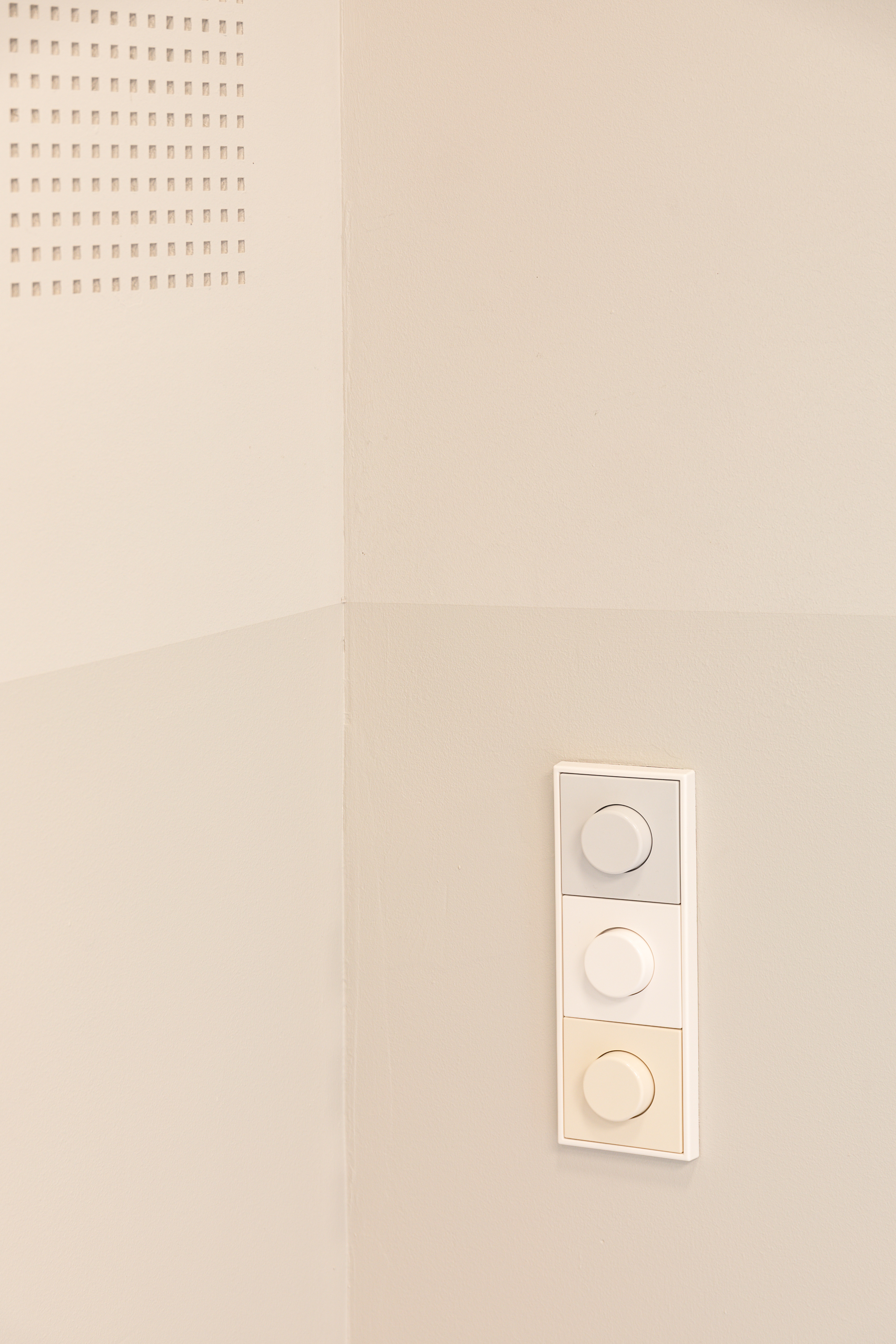 Detail Lichtschalter Jung Farben Architektur Design spielerisch Kita