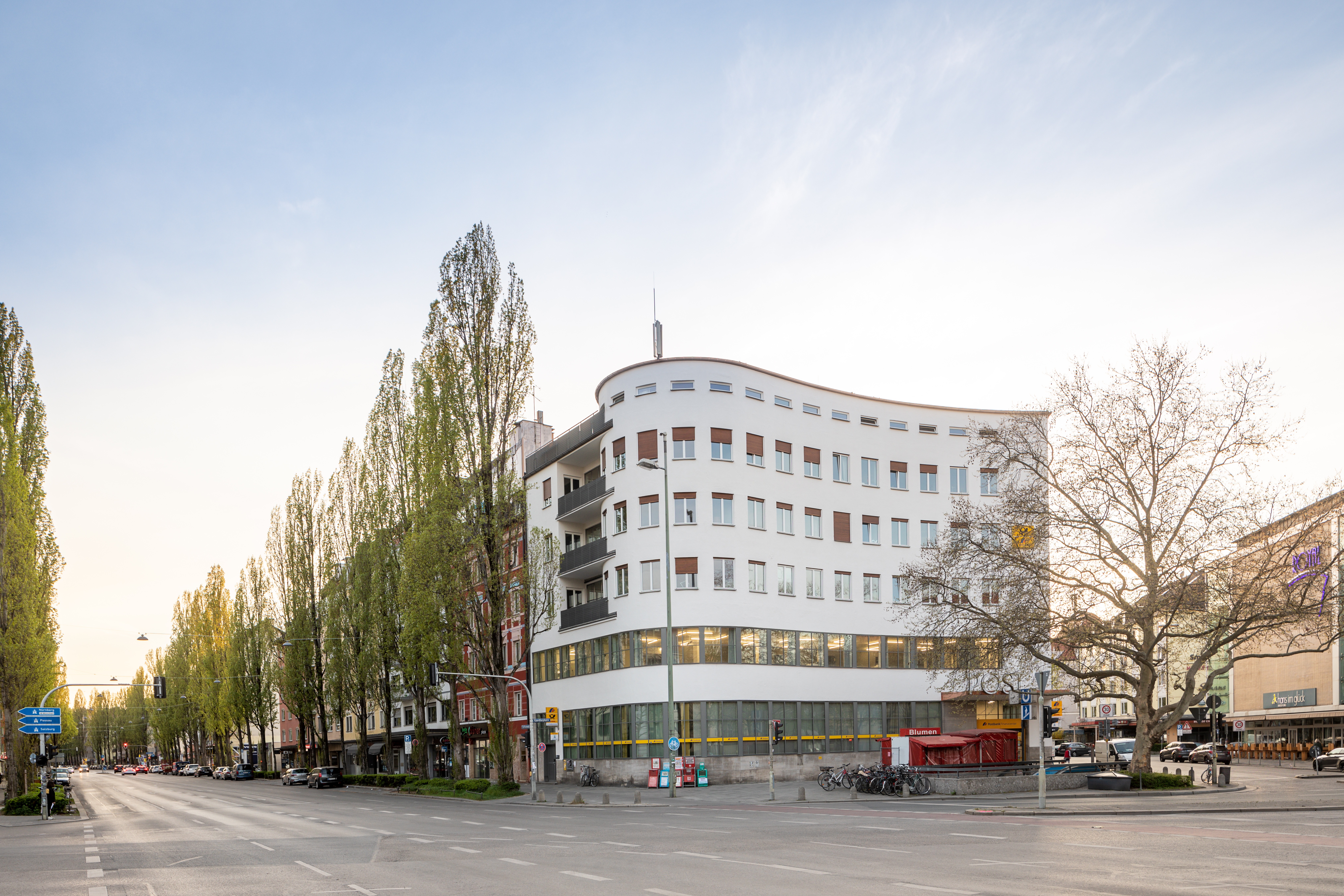 Goetz Castorph Lehmann Tabillion Architektur Städtebau München Denkmalschutz Sanierung Post Goetheplatz Vorhoelzer Holz Rollläden Ansicht Mozartstrasse