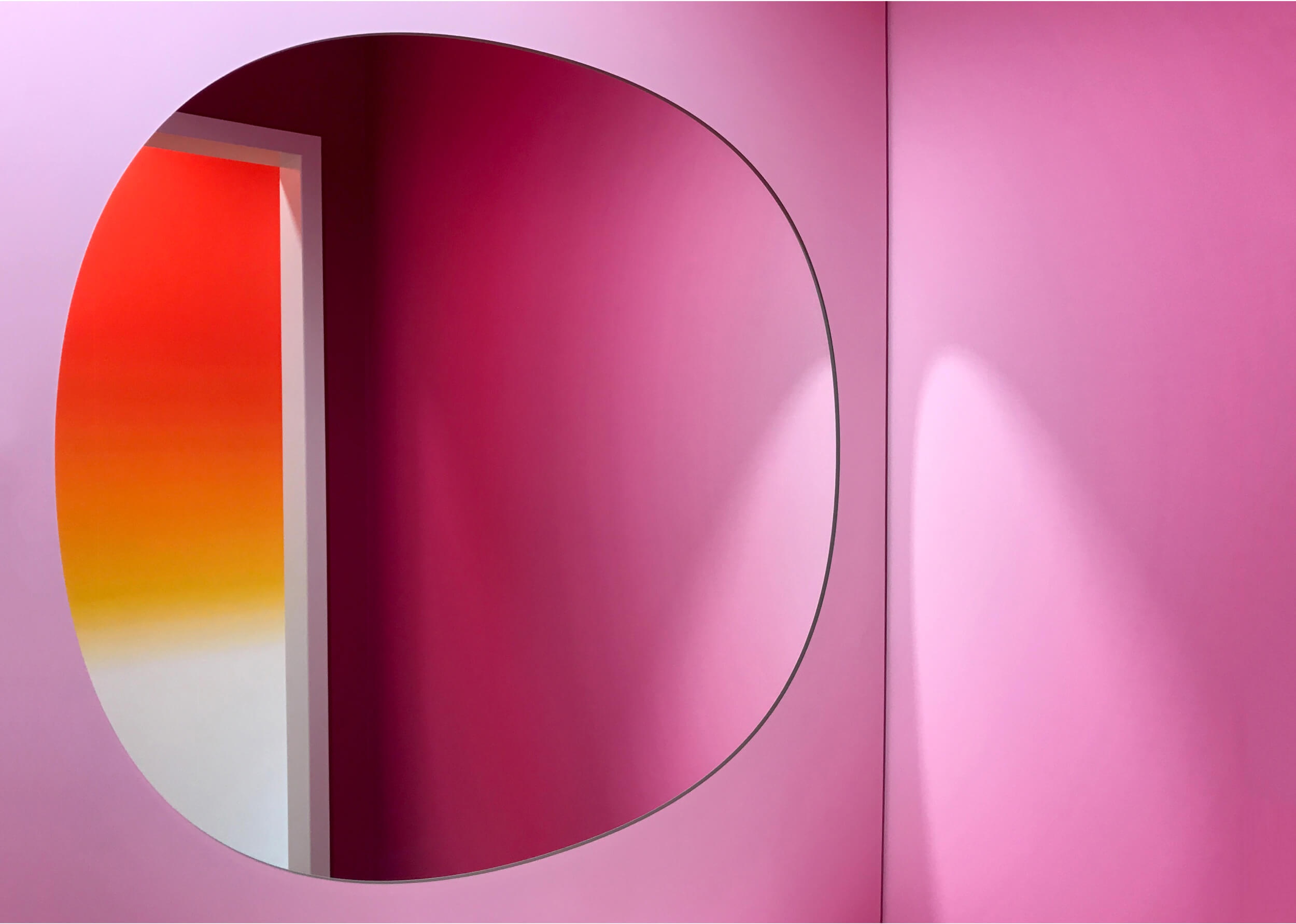 Goetz Castorph Lehmann Tabillion Architektur Städtebau München Innenraum Innenraumgestaltung Grafik Tapete Spiegel Neon Farbe Leitsystem Beschriftung Wände optische Täuschung