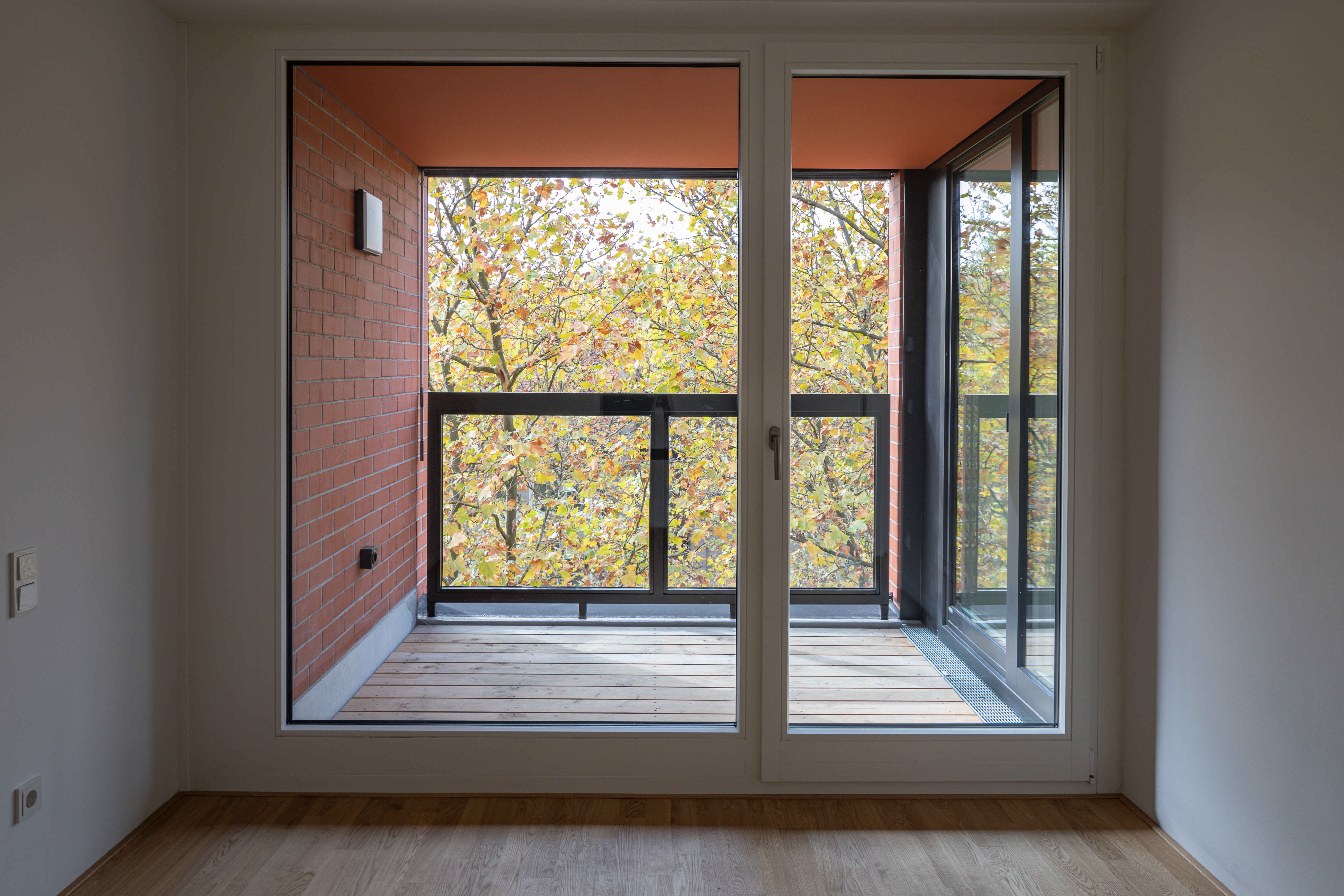 Goetz Castorph Lehmann Tabillion Architektur Städtebau München Ziegel rot Loggien Mehrfamilienhaus Sonnenschutz Klinker Fassade