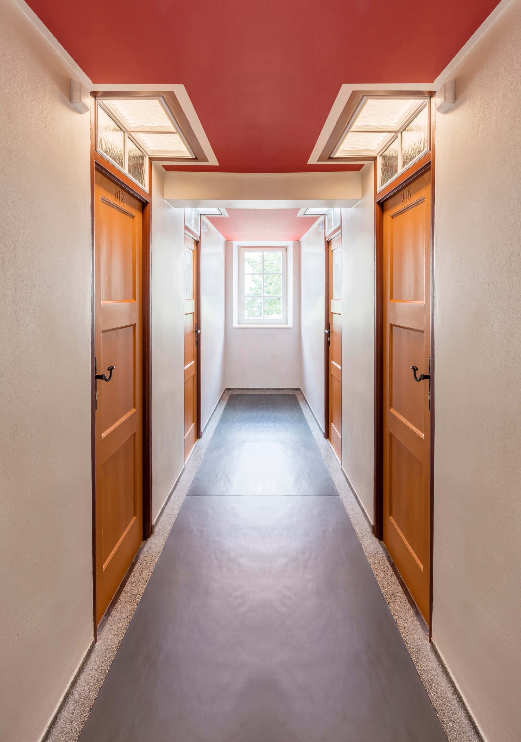 Goetz Castorph Lehmann Tabillion Architektur Städtebau München Ledigenheim Denkmalschutz Theodor Fischer Bestand Sanierung Umbau Weiterentwicklung Ziegelstein Decke Raster Bewohnerzimmer Farbkonzept Oberlichter geknickt Profile Deckenrahmen