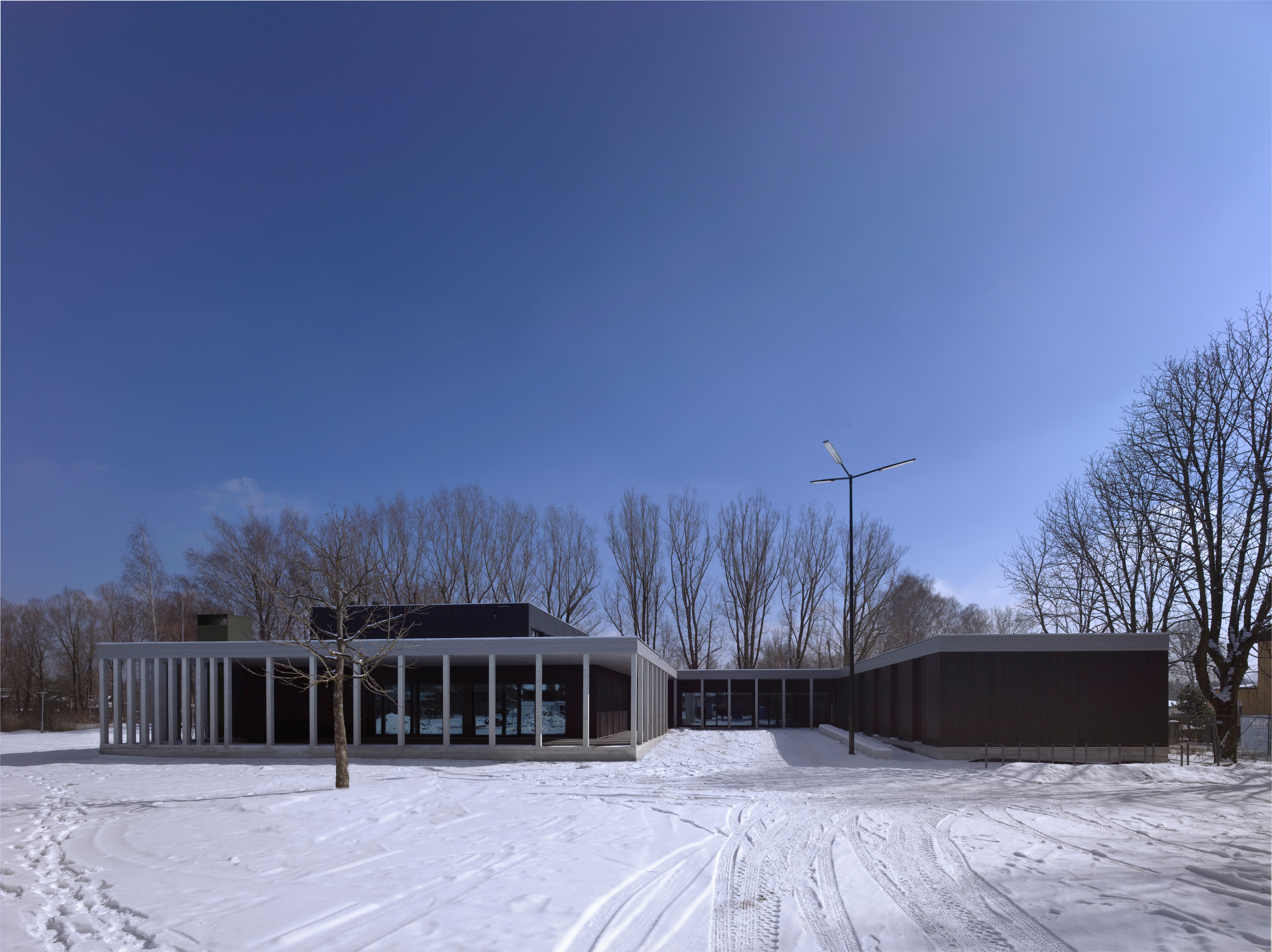 Goetz Castorph Lehmann Tabillion Architektur Städtebau München Starnberg Jugendzentrum Neubau Nepomuk Kamin Turnhalle Sporthalle Laterne