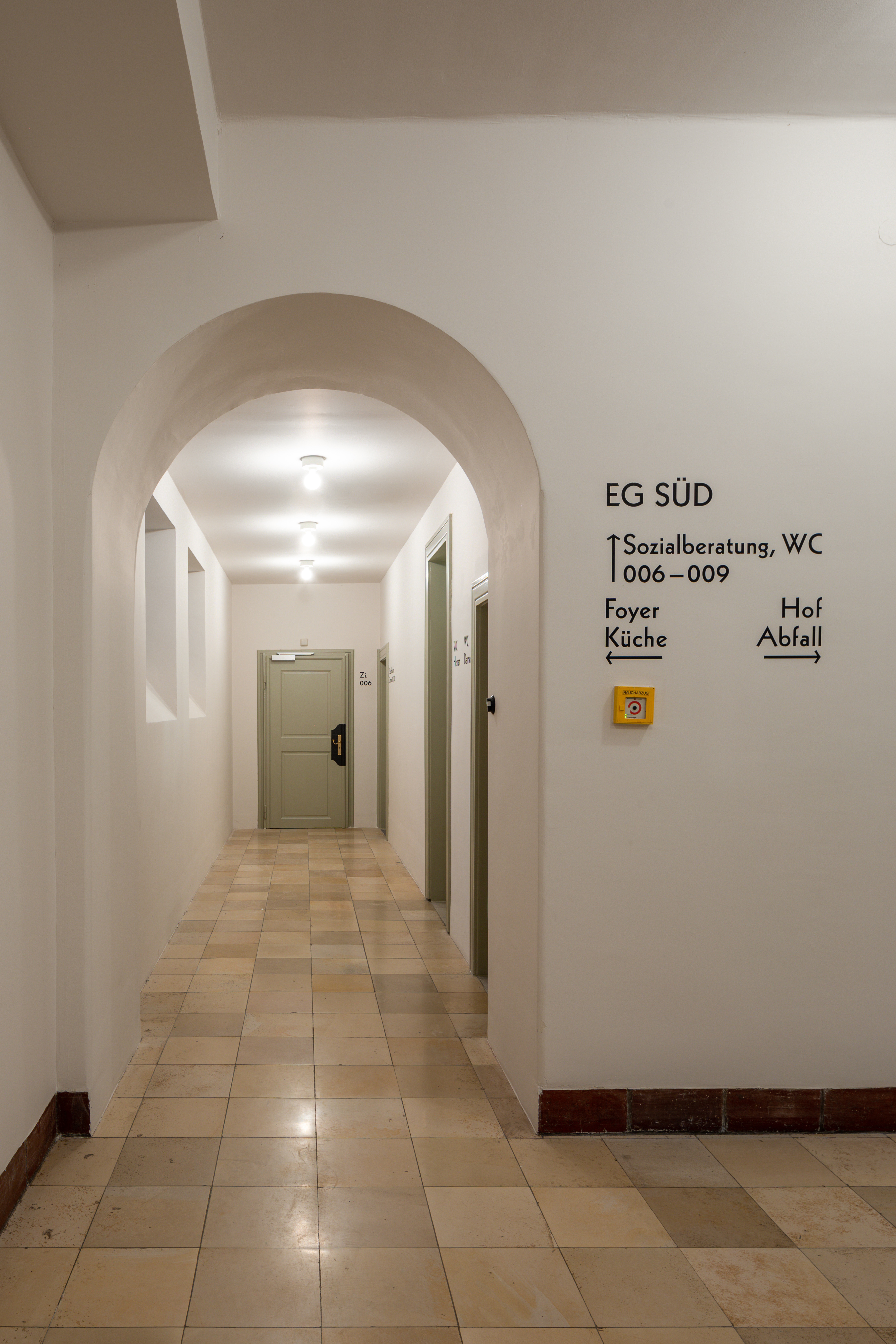 Lehmann Tabillion Castorph Ledigenheim Theodor Fischer Bergmannstraße Flur Eingang Solnhofer Beschriftung Leitsystem