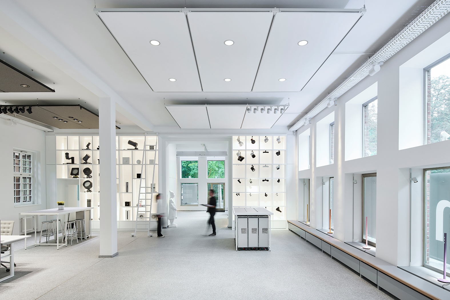Lehmann Tabillion Castorph LTC LTundC Showroom Bergmannstr Innenausbau Ladenausbau Setzkasten Regal Licht Leuchten Erco Jung Jab Anstoetz Sitzbank