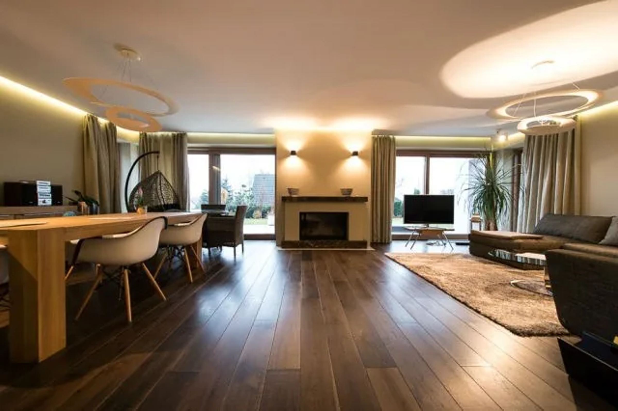 Nowoczesny dom, taras z jacuzzi (7)
