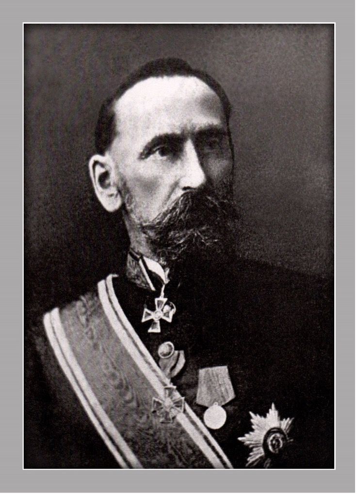 Яненц Альфред Карлович, директор гимназии с 1904 по 1919 годы.