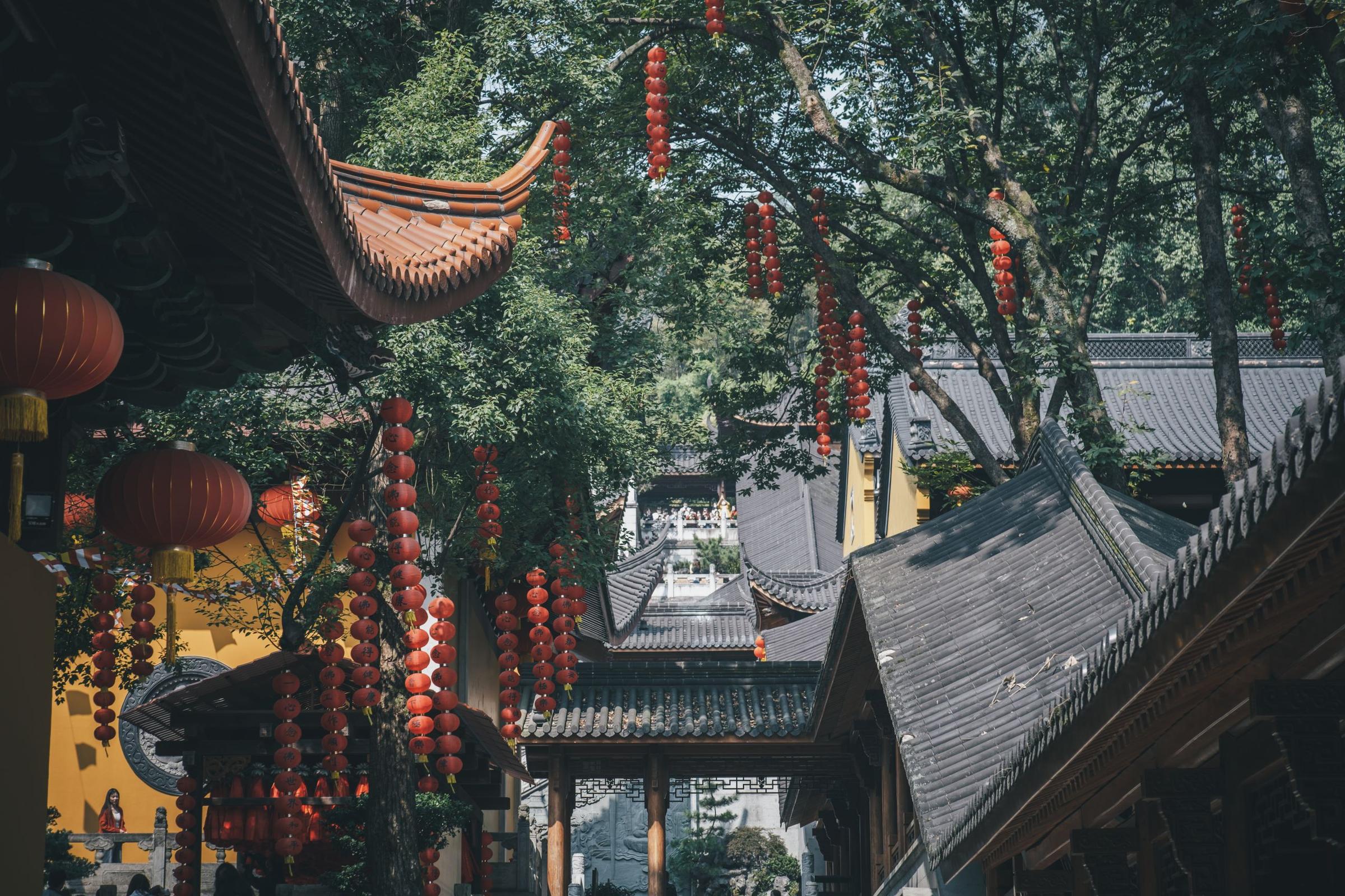 Kuil berlampion merah di Hangzhou