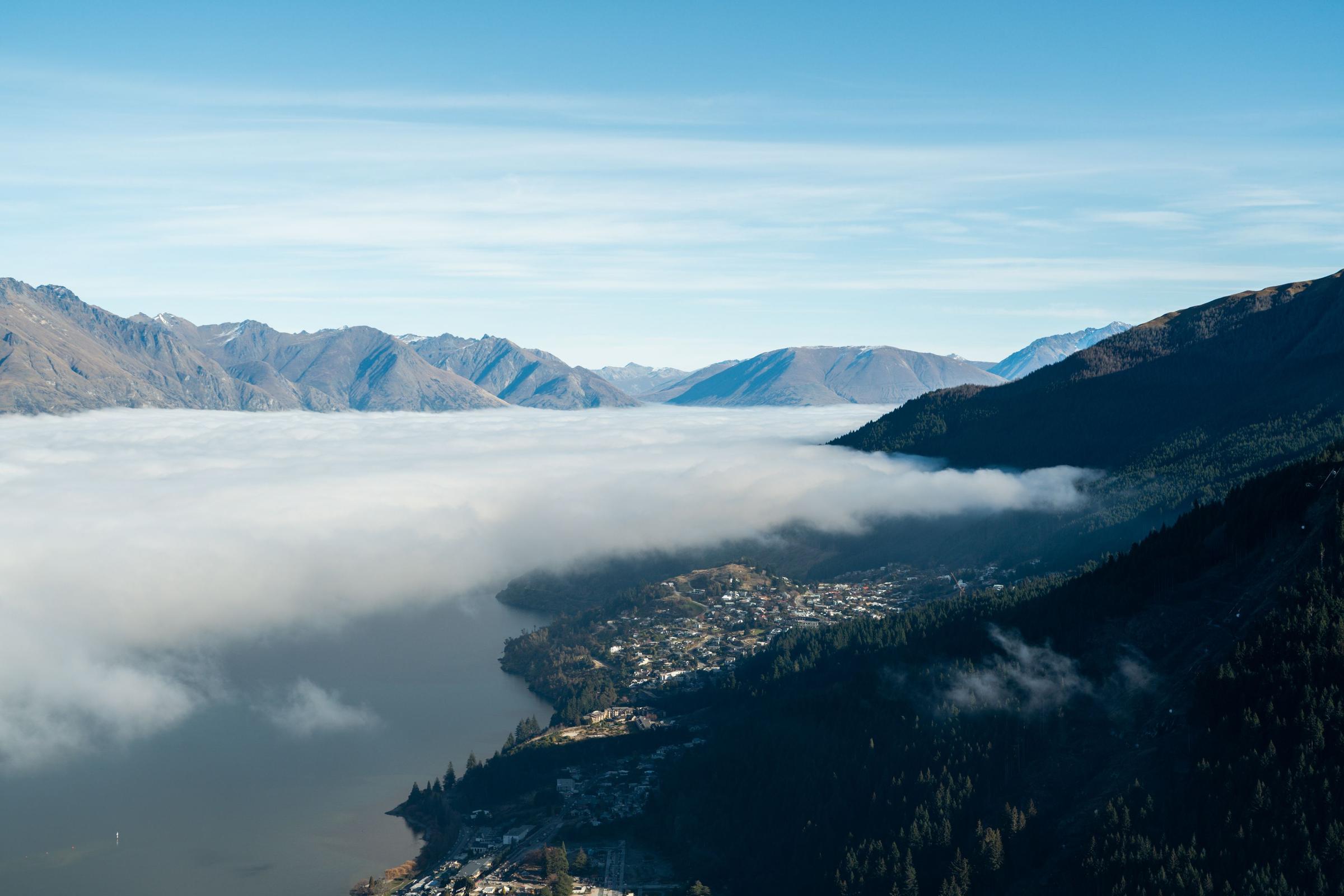 Queenstown di atas lautan awan