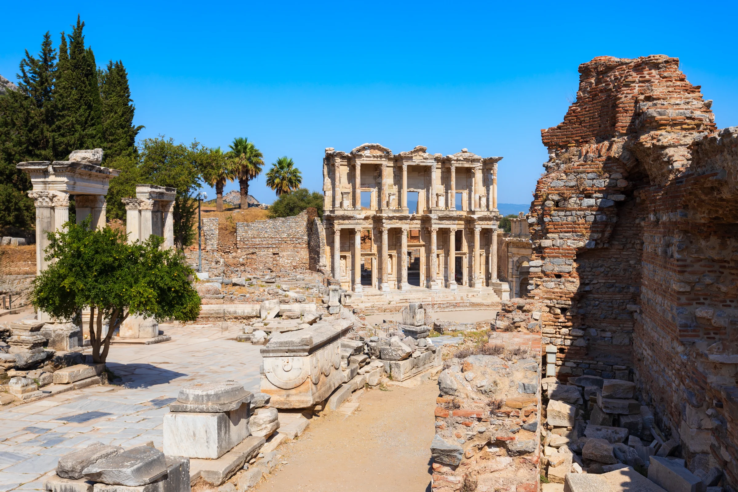 Fasad Perpustakaan Celsus di kota kuno Efesus