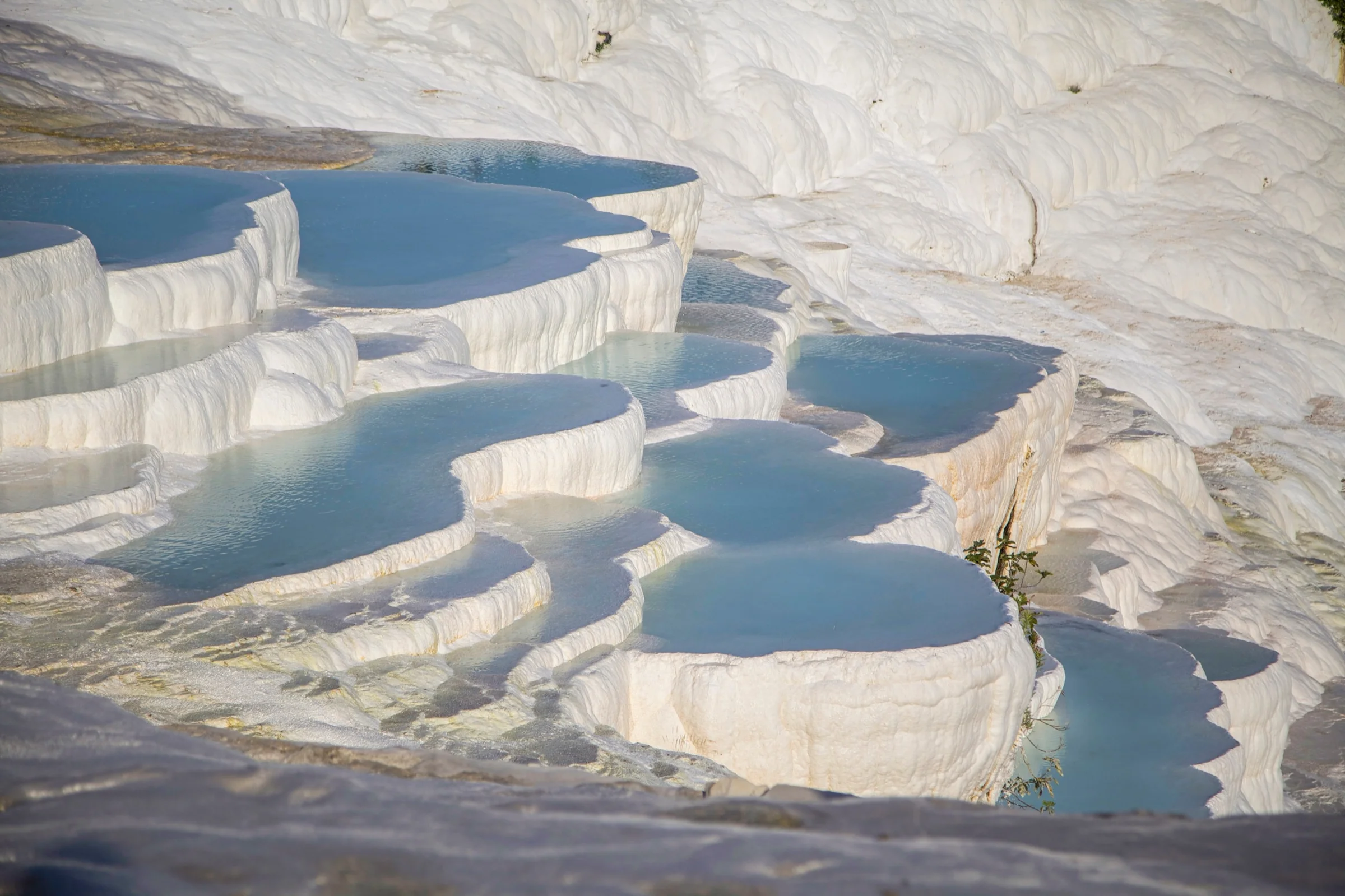 Teras kapur putih Pamukkale dari dekat