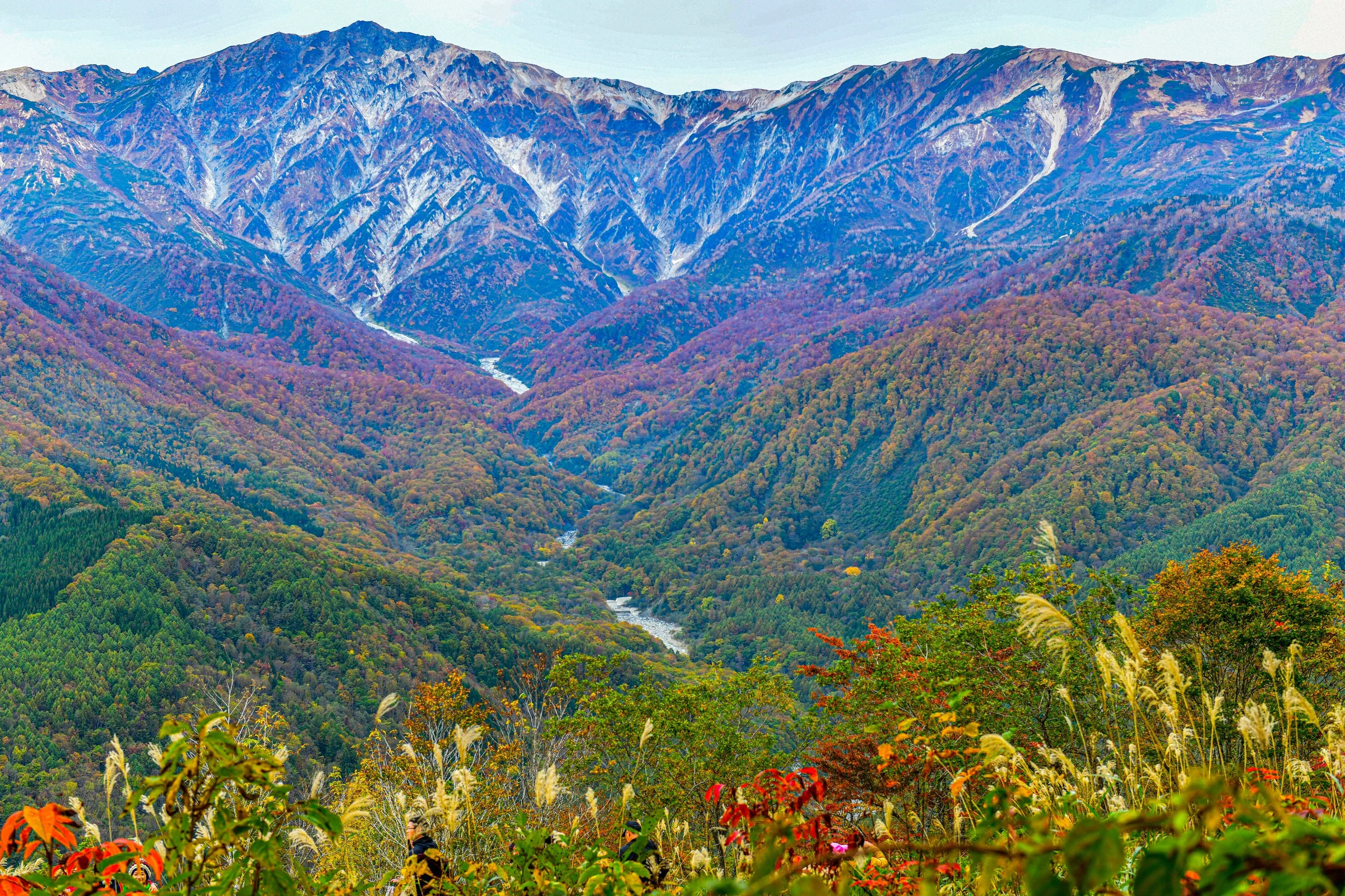 Panorama Pegunungan Alpen Jepang dari Hakuba Iwatake di musim gugur