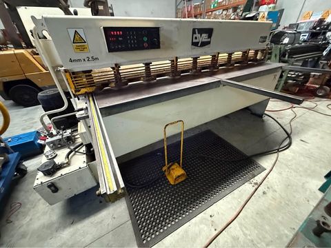 DYE 2.5m x 4mm Hydraulic Guillotine