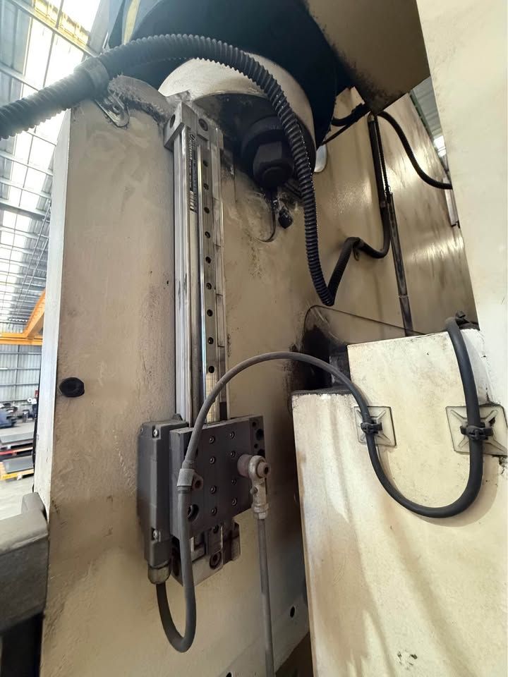 DYE Syncro 200t x 4.2m CNC Press Brake — photo 5