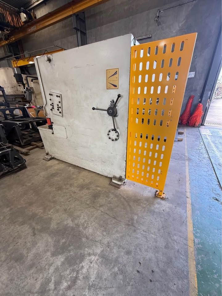 Durma DHGM 4013 Swing Beam Guillotine 4.1m x 13mm — photo 6