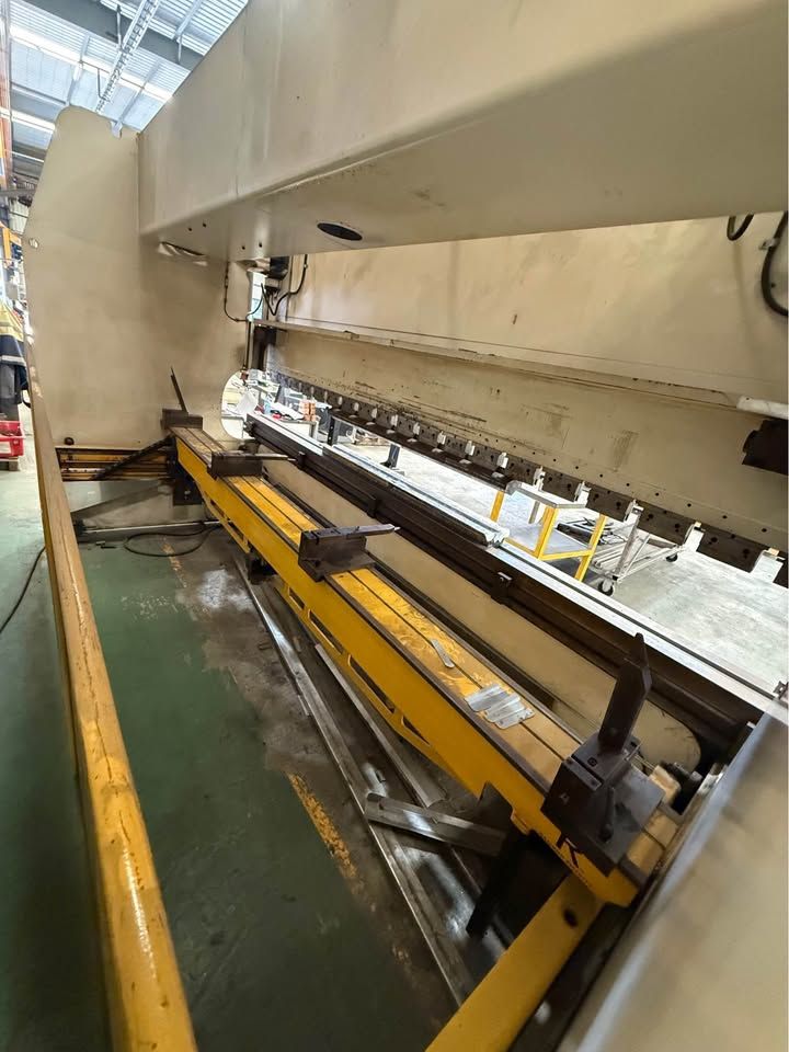 DYE Syncro 200t x 4.2m CNC Press Brake — photo 7