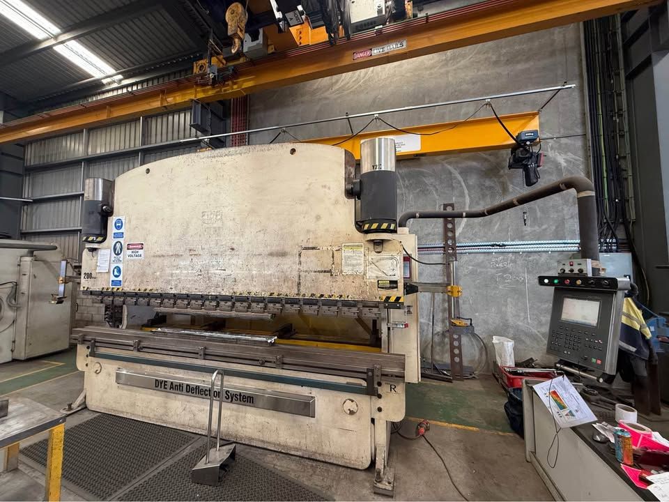 DYE Syncro 200t x 4.2m CNC Press Brake — photo 8