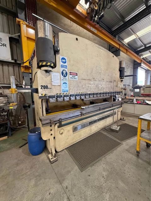 DYE Syncro 200t x 4.2m CNC Press Brake